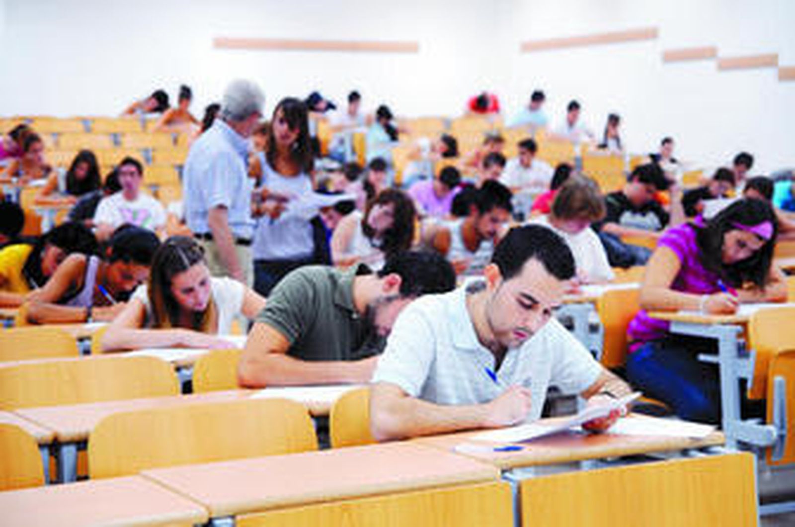 Un grupo de estudiantes realizando el examen de Selectividad el pasado día 15.