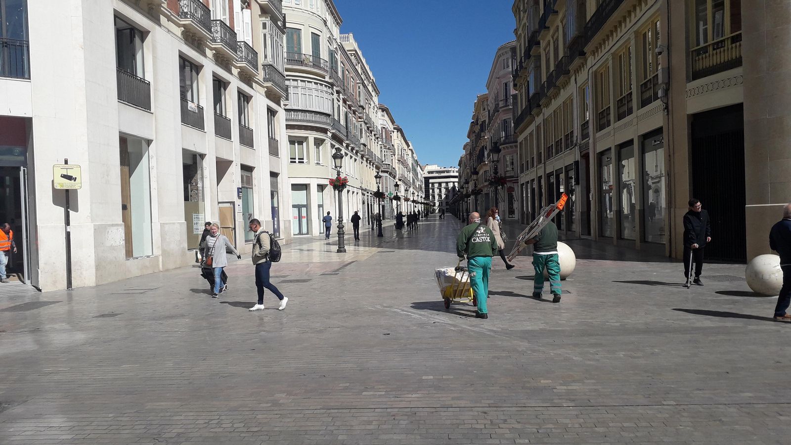 La calle Larios, este lunes.
