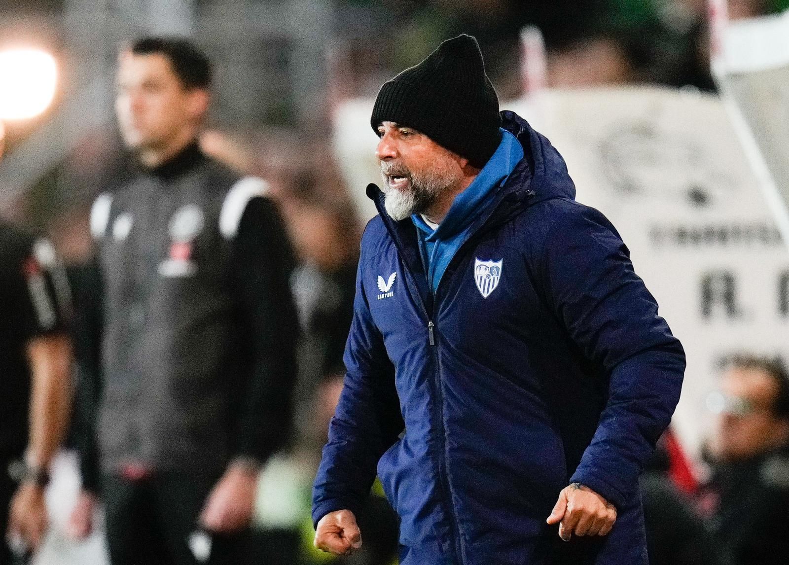 Sampaoli, muy encima del juego del Sevilla.