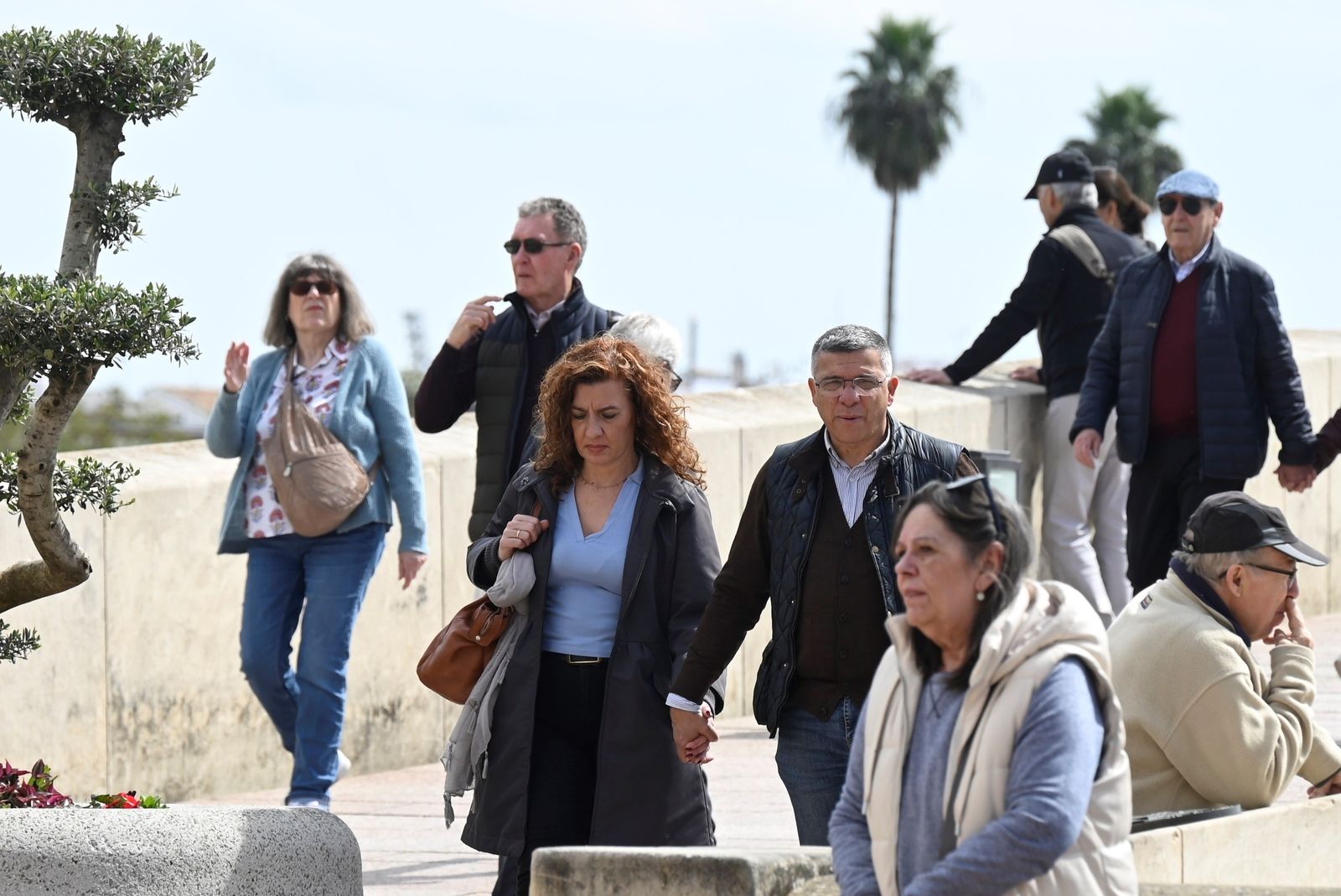 Los cordobeses aprovechan la tregua entre tormentas para salir a la calle, en imágenes