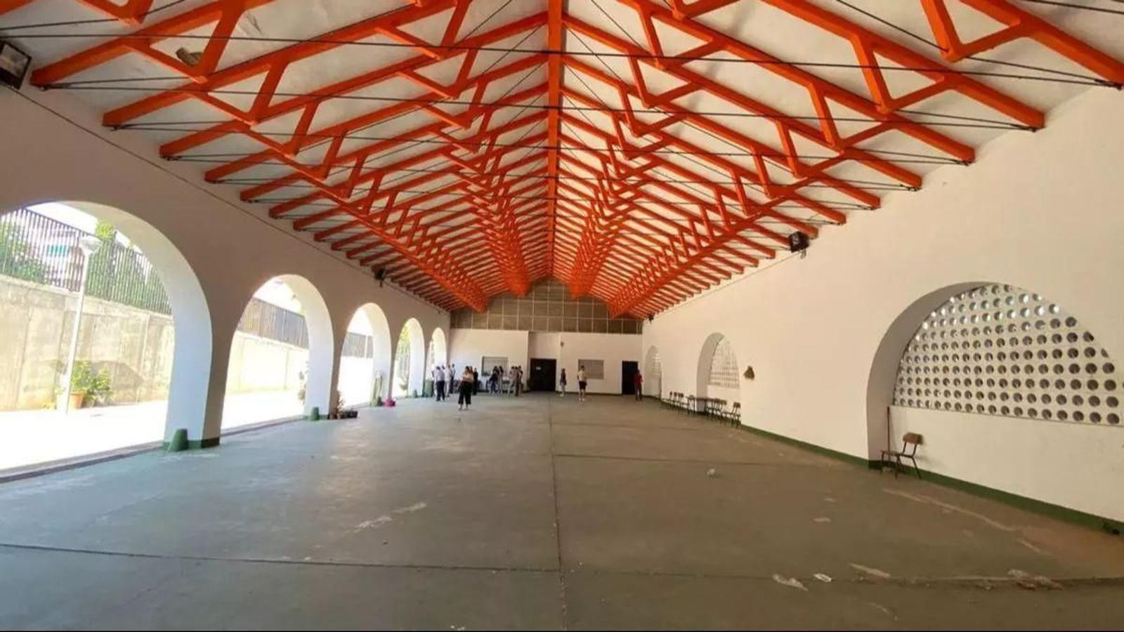 Interior de la nave del centro demostrador de IA de Granada