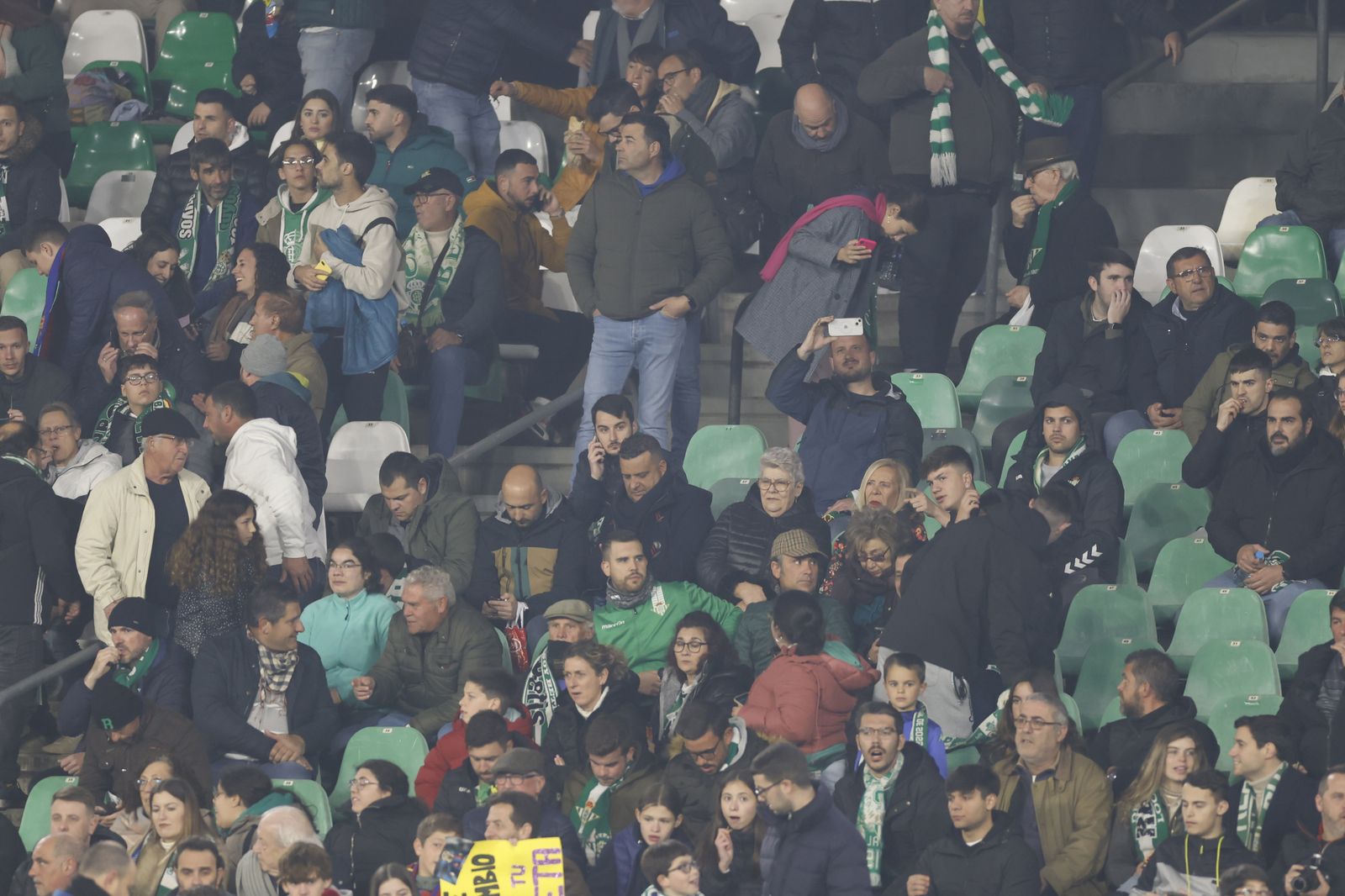 Búscate en las fotos del Betis-Barcelona