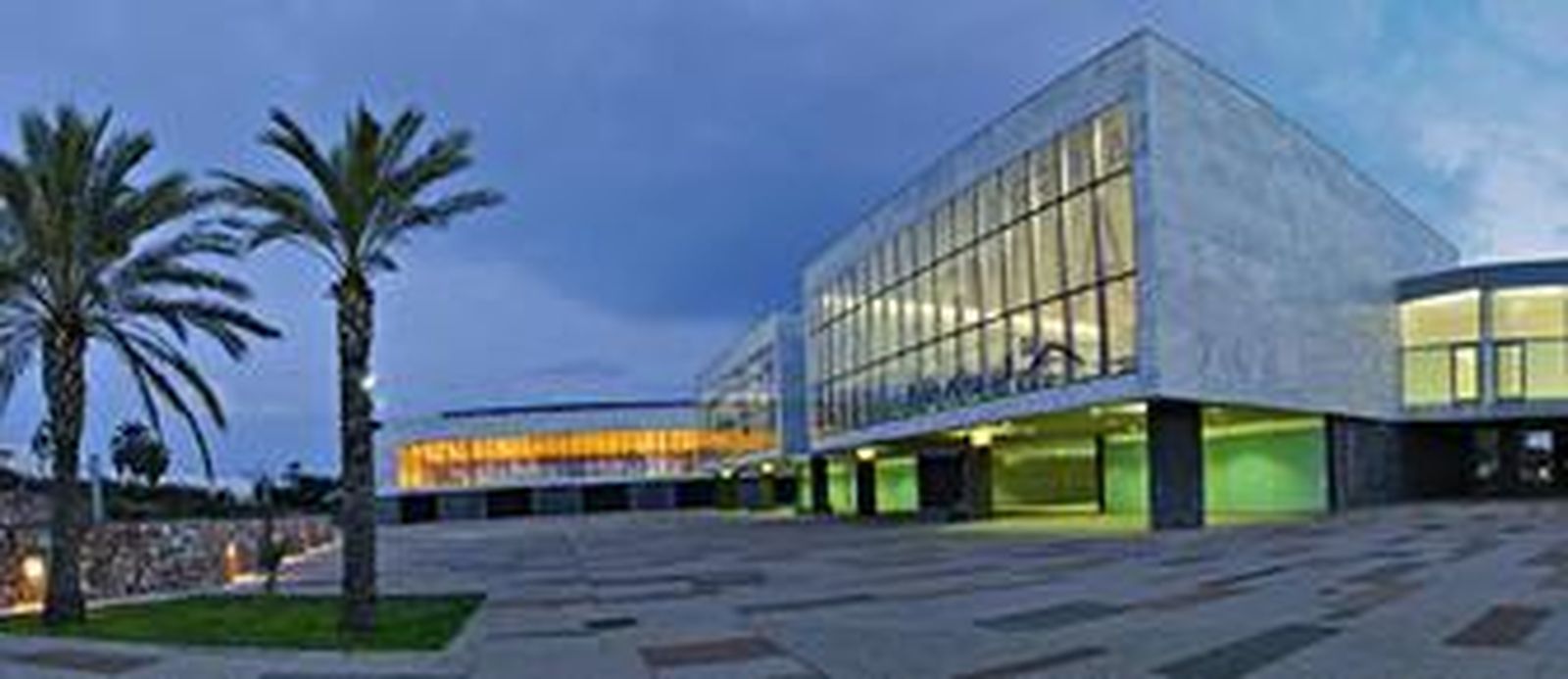 El Palacio de Congresos de El Toyo acoge una Exposición Canina Nacional e Internacional