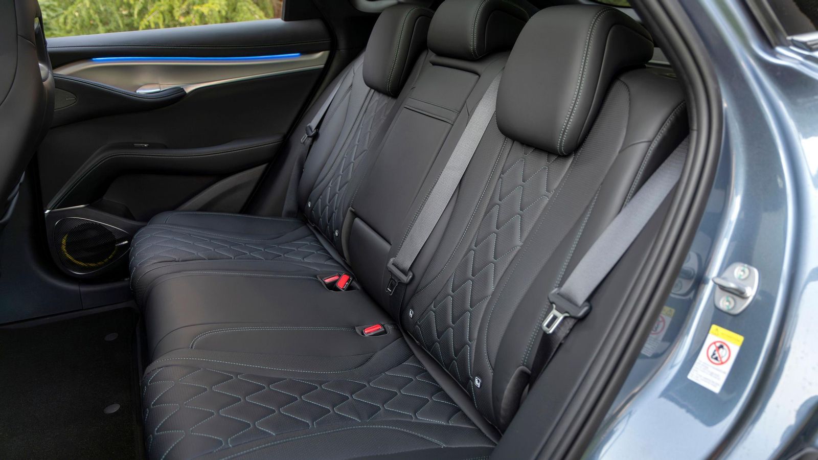 La regulación de la inclinación de las dos partes que conforman los respaldos traseros permite no sólo ajustarlos al gusto de cada ocupantes, sino también ganar maletero sin renunciar a plazas, llegado el caso.