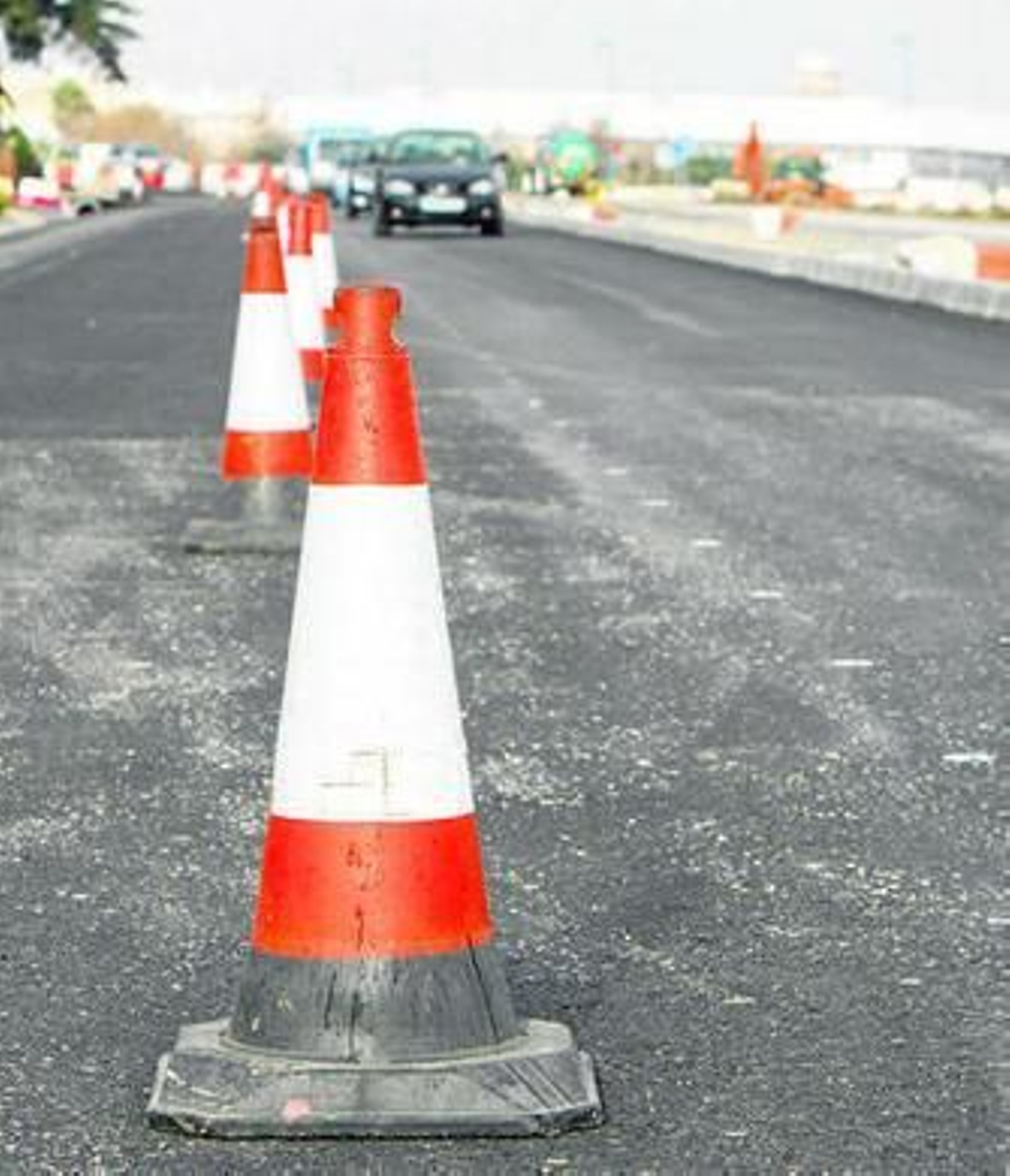 Imagen de archivo de una obra en una carretera de Chiclana