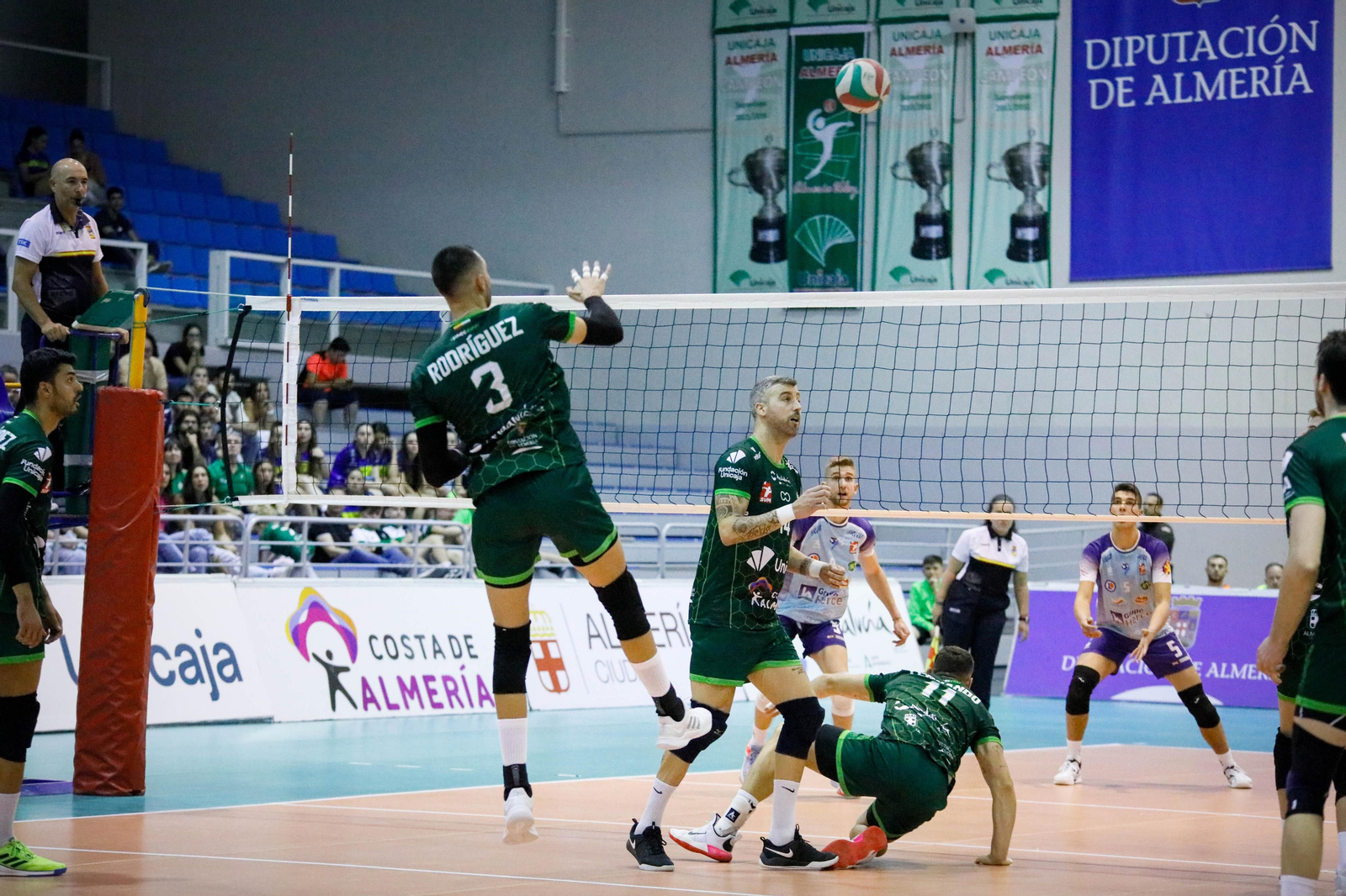 Imágenes del partido entre Unicaja Almería y Grupo Herce Soria