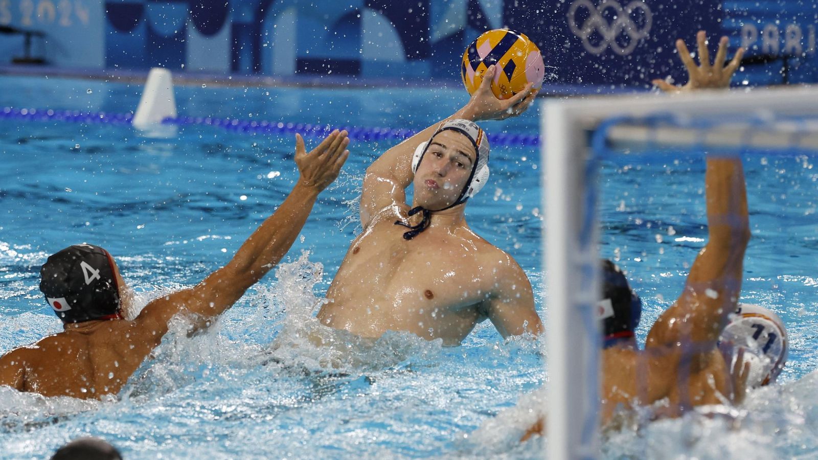 El español Bernat Sanahúja dispara a puerta contra Japón en la fase de grupos.