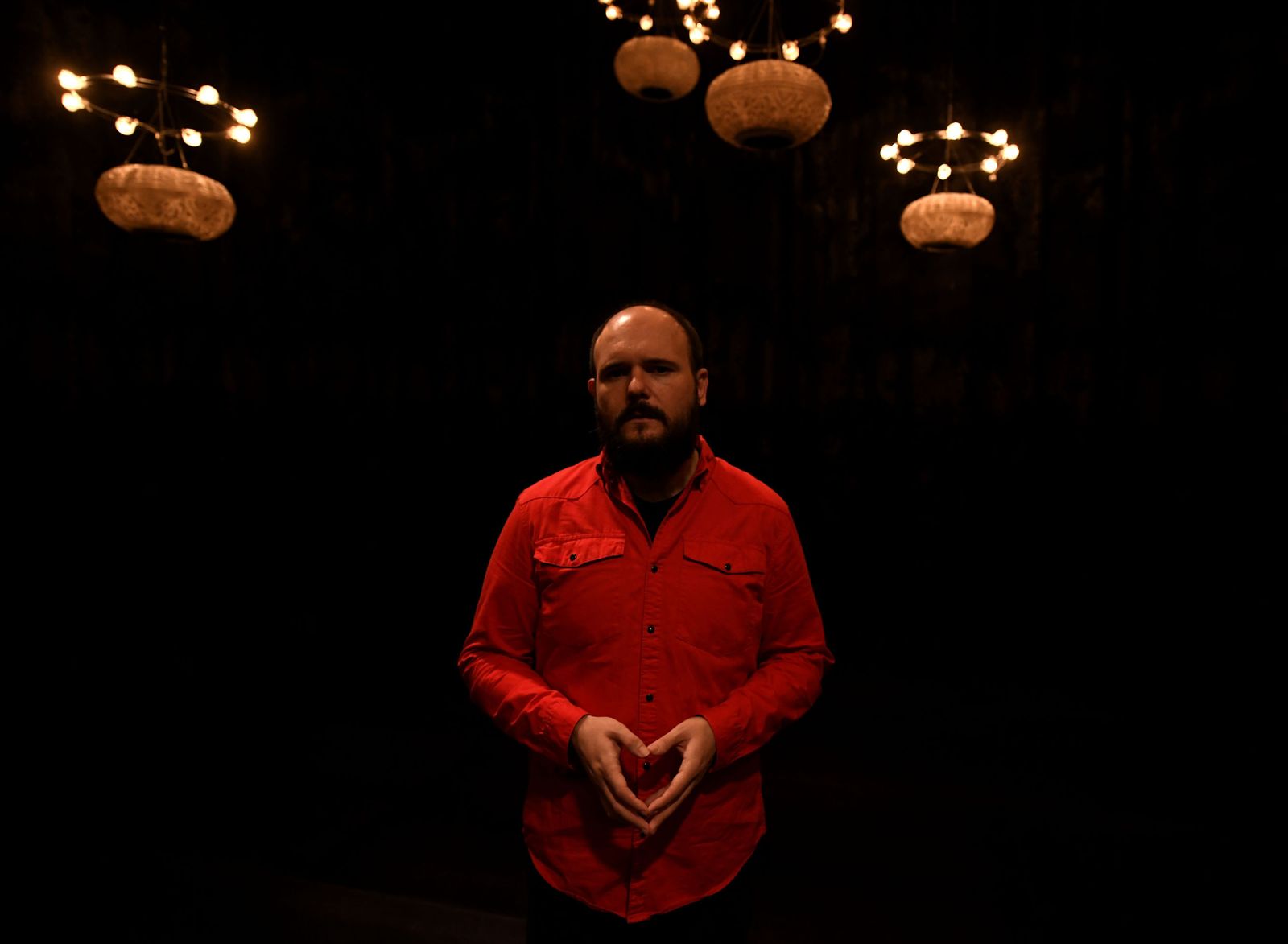 Francisco Contreras, Niño de Elche (1985), en el Reina Sofía bajo los altavoces de Lluís Casanovas.