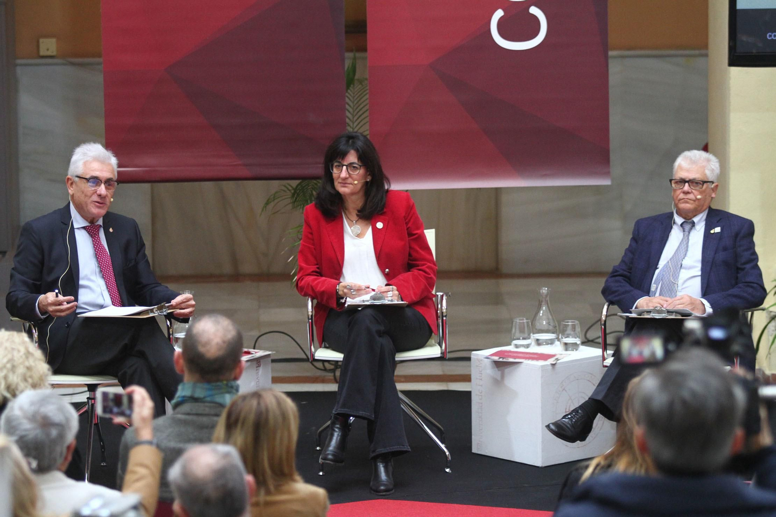 Imágenes de la presentación del estudio sobre 'El impacto económico, social y cultural de la UHU en la provincia'