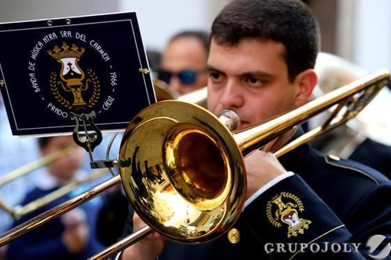 La banda de música El Carmen de Prado del Rey puso la música al único paso de la hermandad carmelita de La Lanzada.

Foto: Pascual