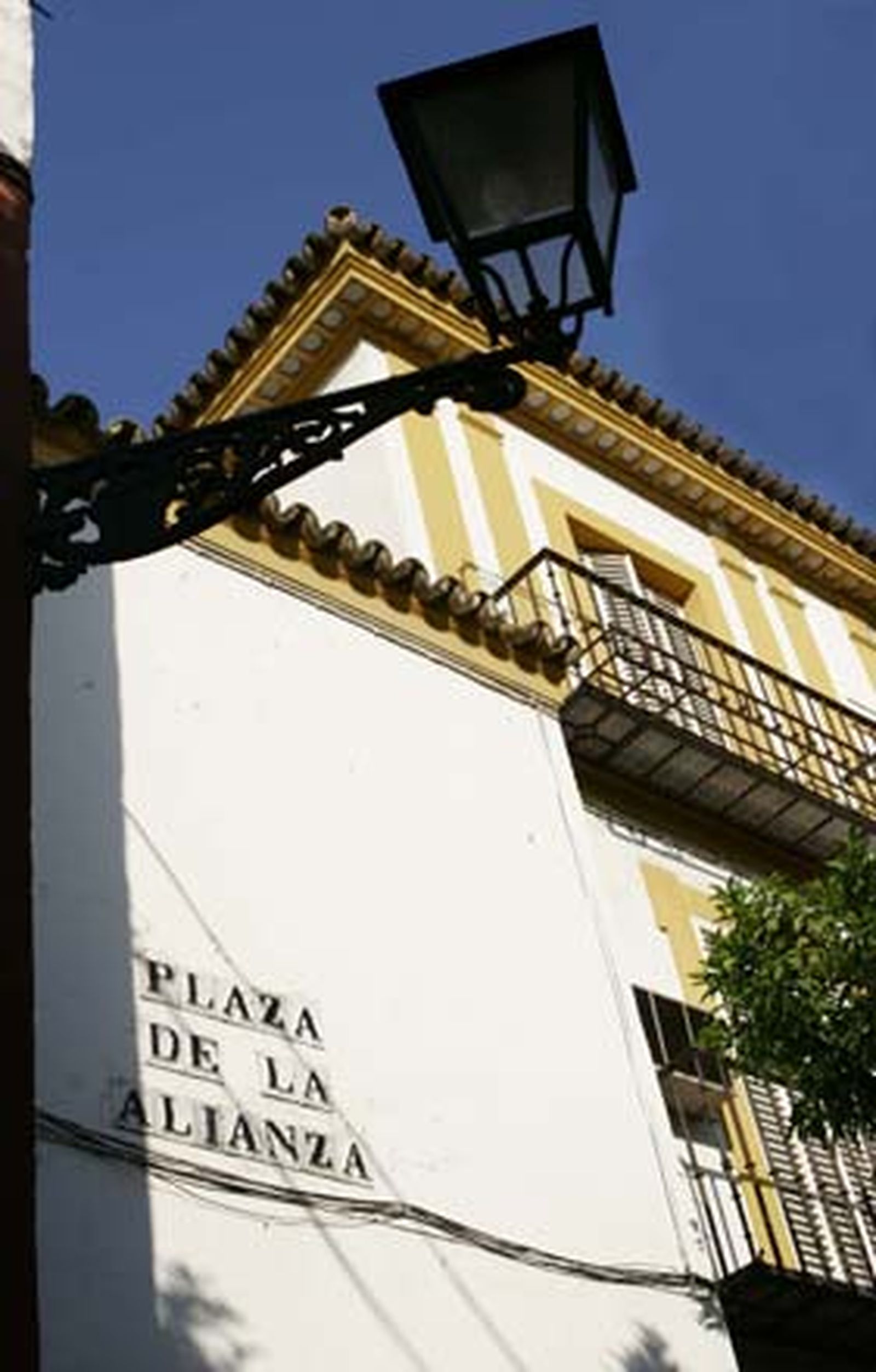 El pleno aprueba por unanimidad devolver el nombre a la Plaza de la Alianza