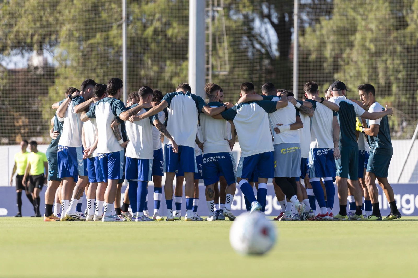 La plantilla, reunida antes del amistoso ante el Antequera CF