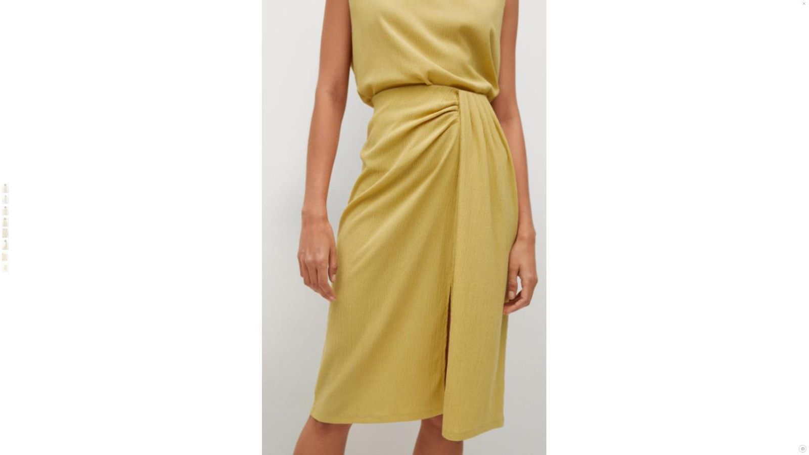 La falda midi de Mango en color mostaza.