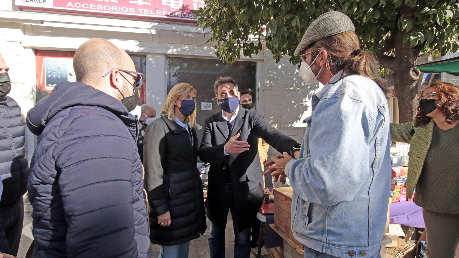 Visita de Ana Beltran a la plaza de abastos de Jerez