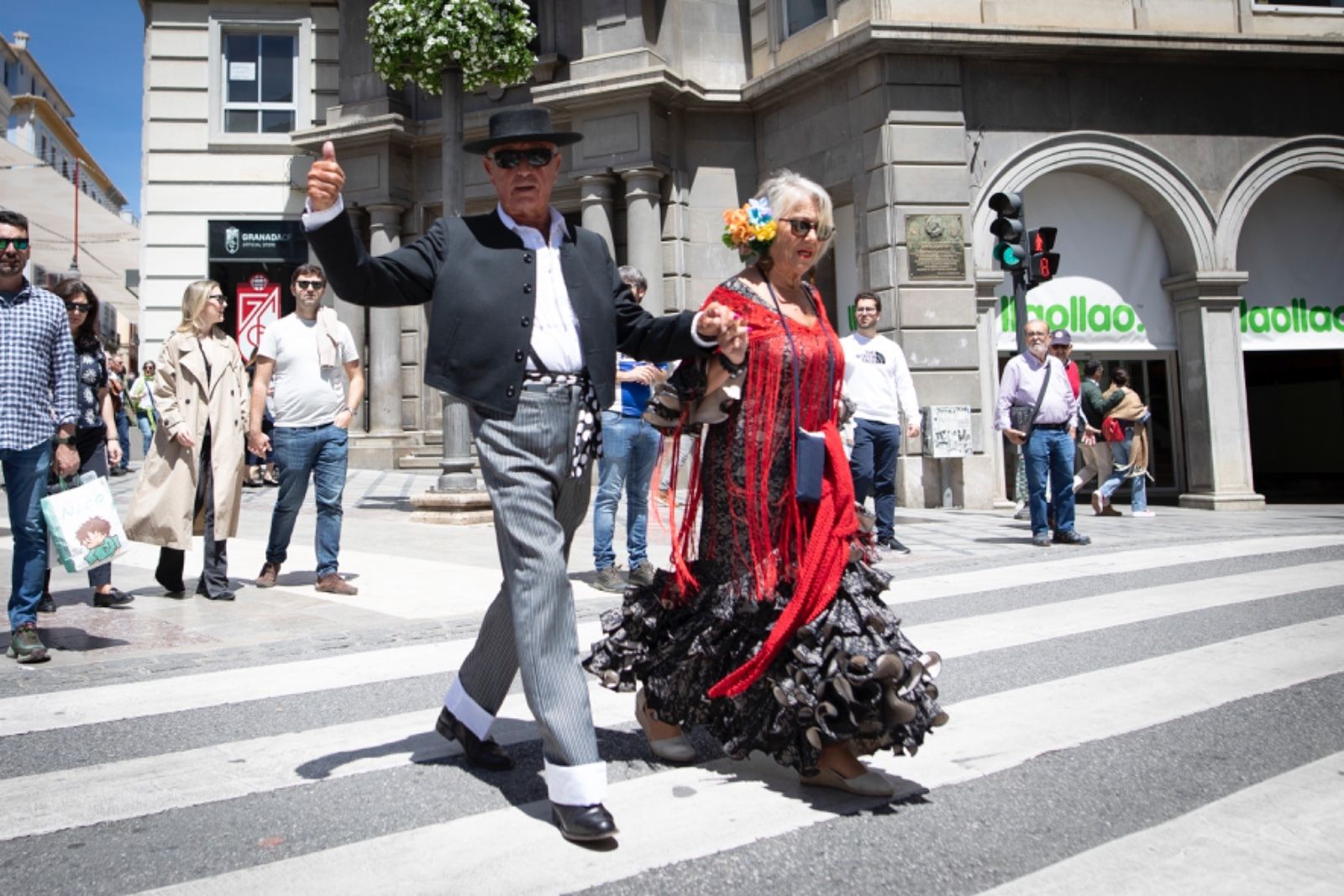 Los mejores momentos del primer día de Cruces en Granada en fotos