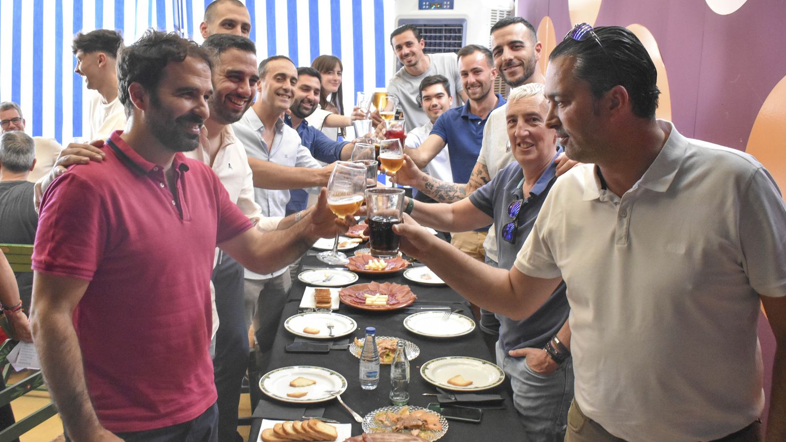 Los integrantes del Fundación CB Granada, de fiesta en la caseta La Malafollá