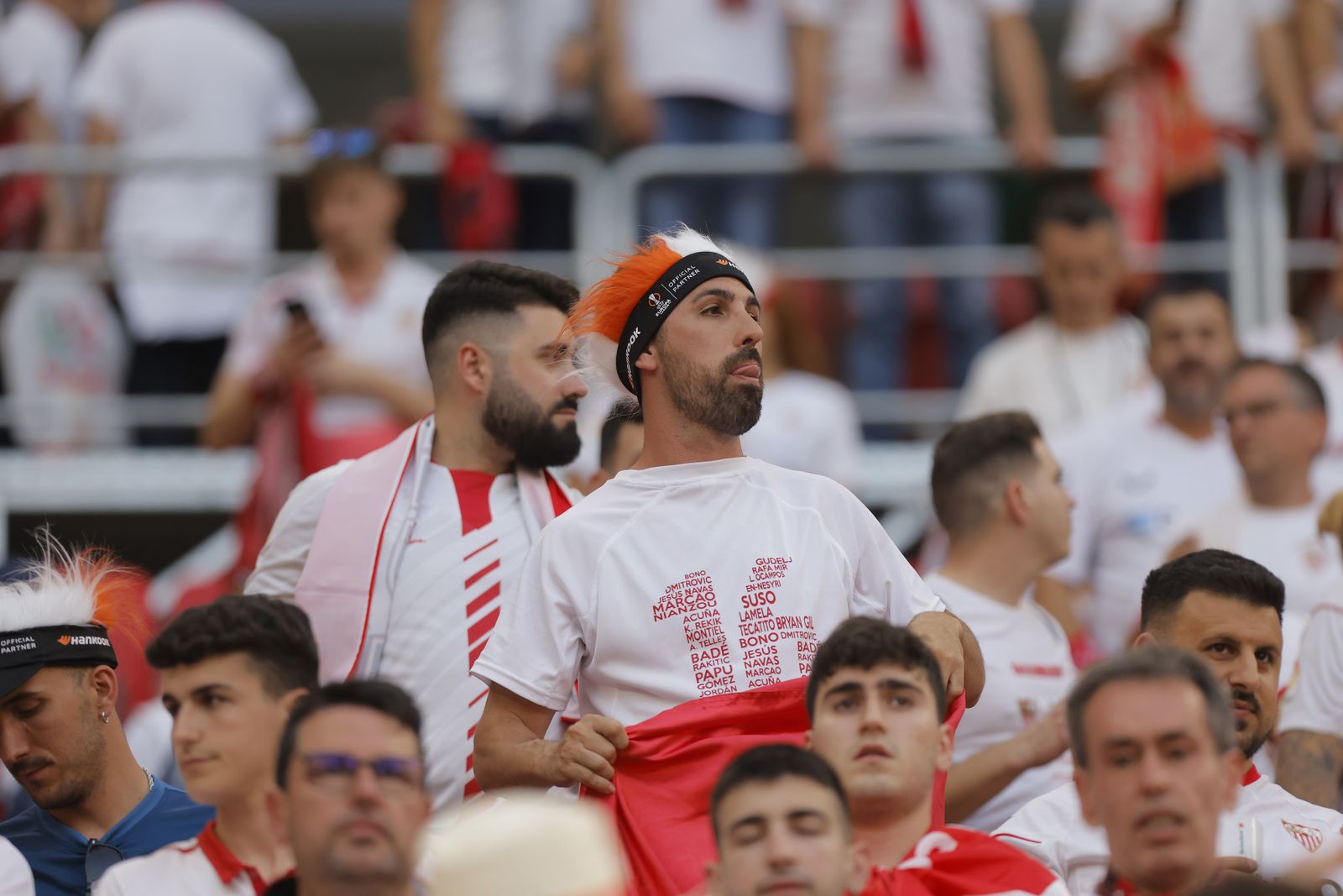 Búscate en las fotos del Sevilla-Roma