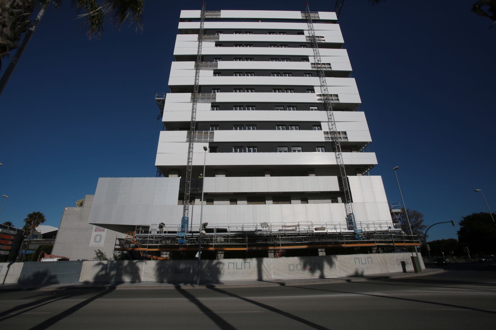 El único 'hito' que se ha levantado en la avenida de Juan Carlos I