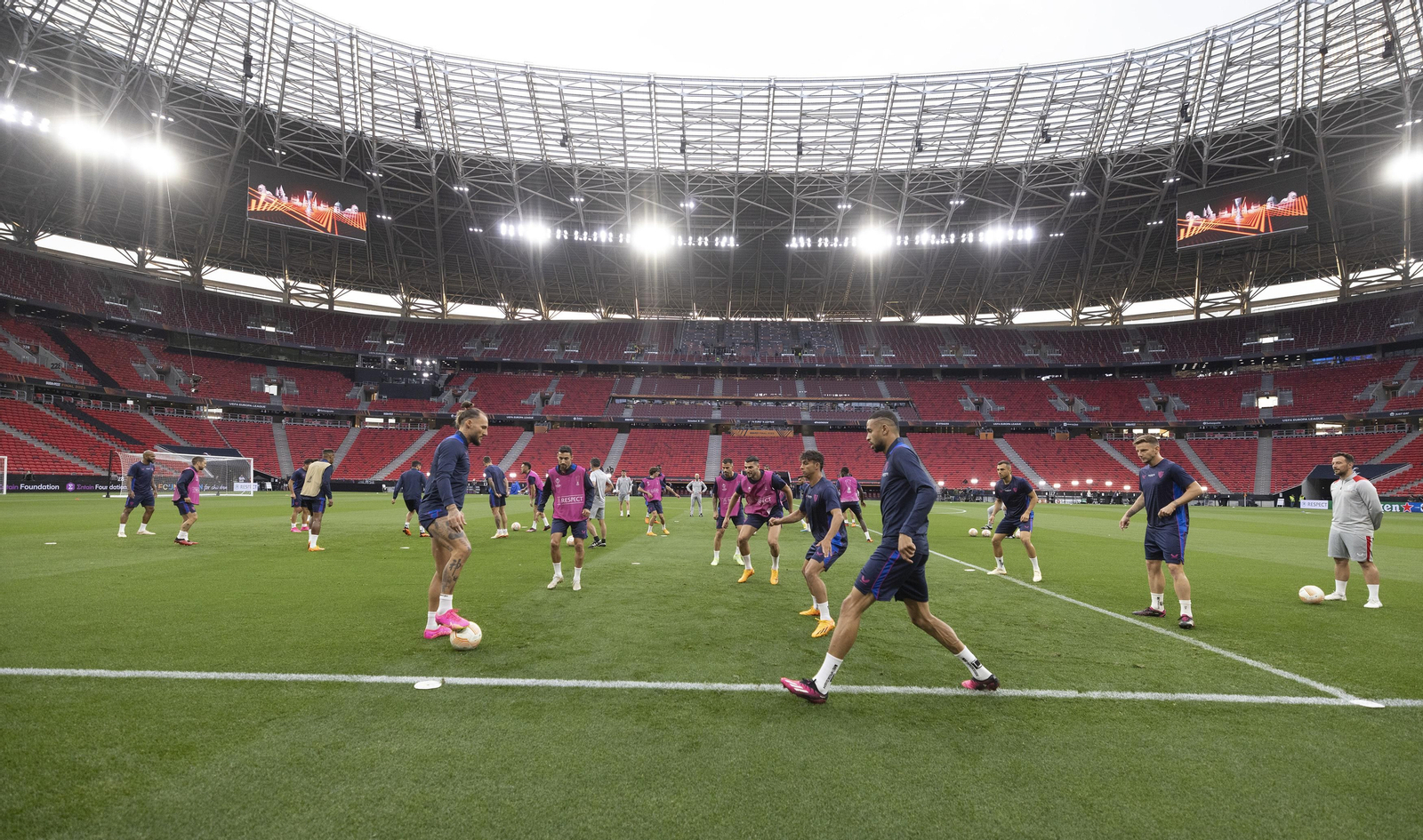 Las imágenes del entrenamiento del Sevilla FC en Budapest