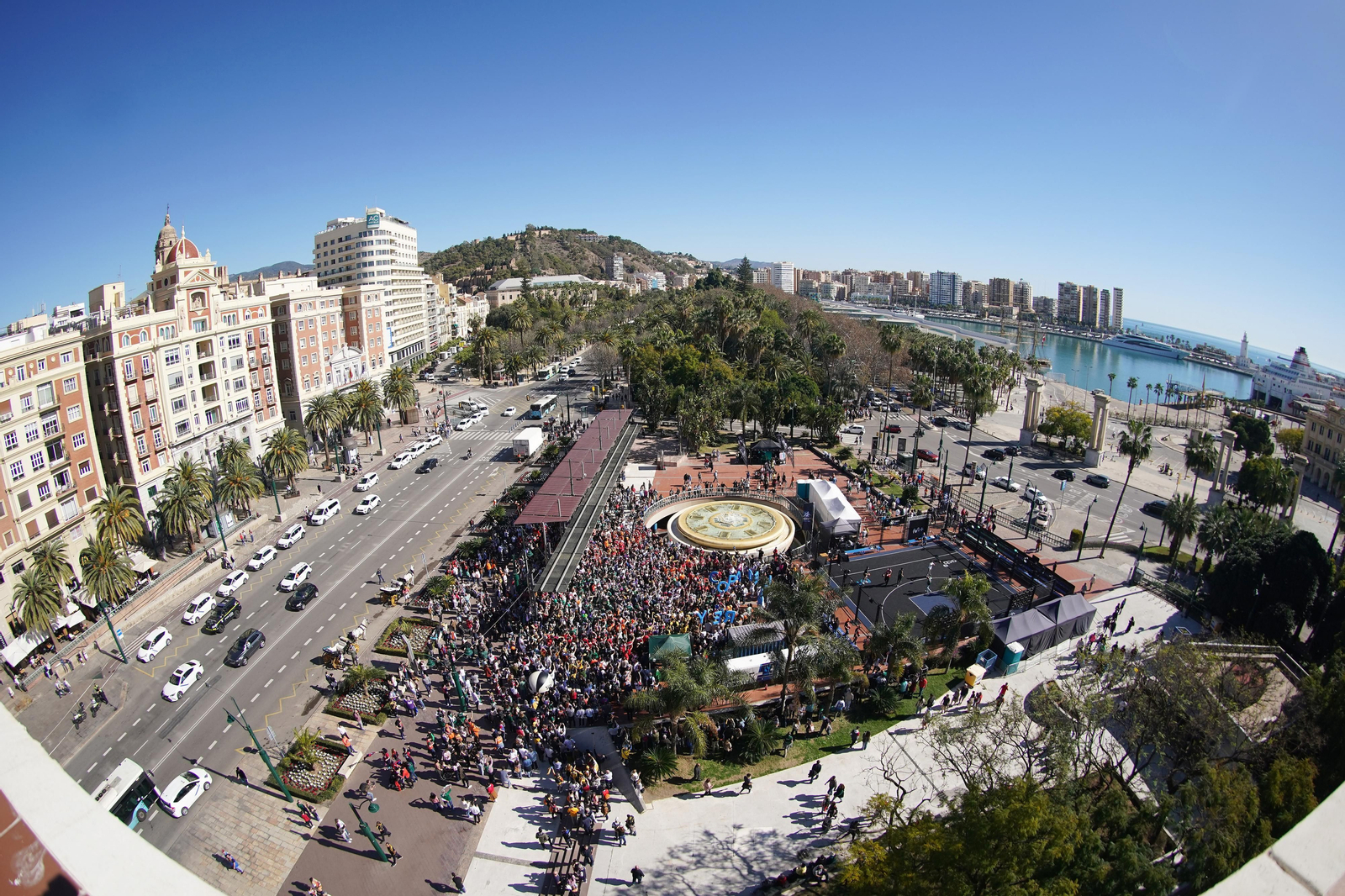 La invasión de las aficiones  de la Copa del centro de Málaga