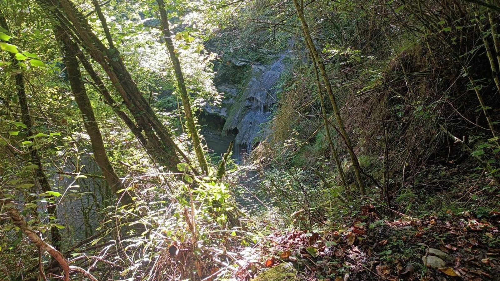 Las Cascadas de Irús desde el Camino. Merece la pena bajar a verlas.