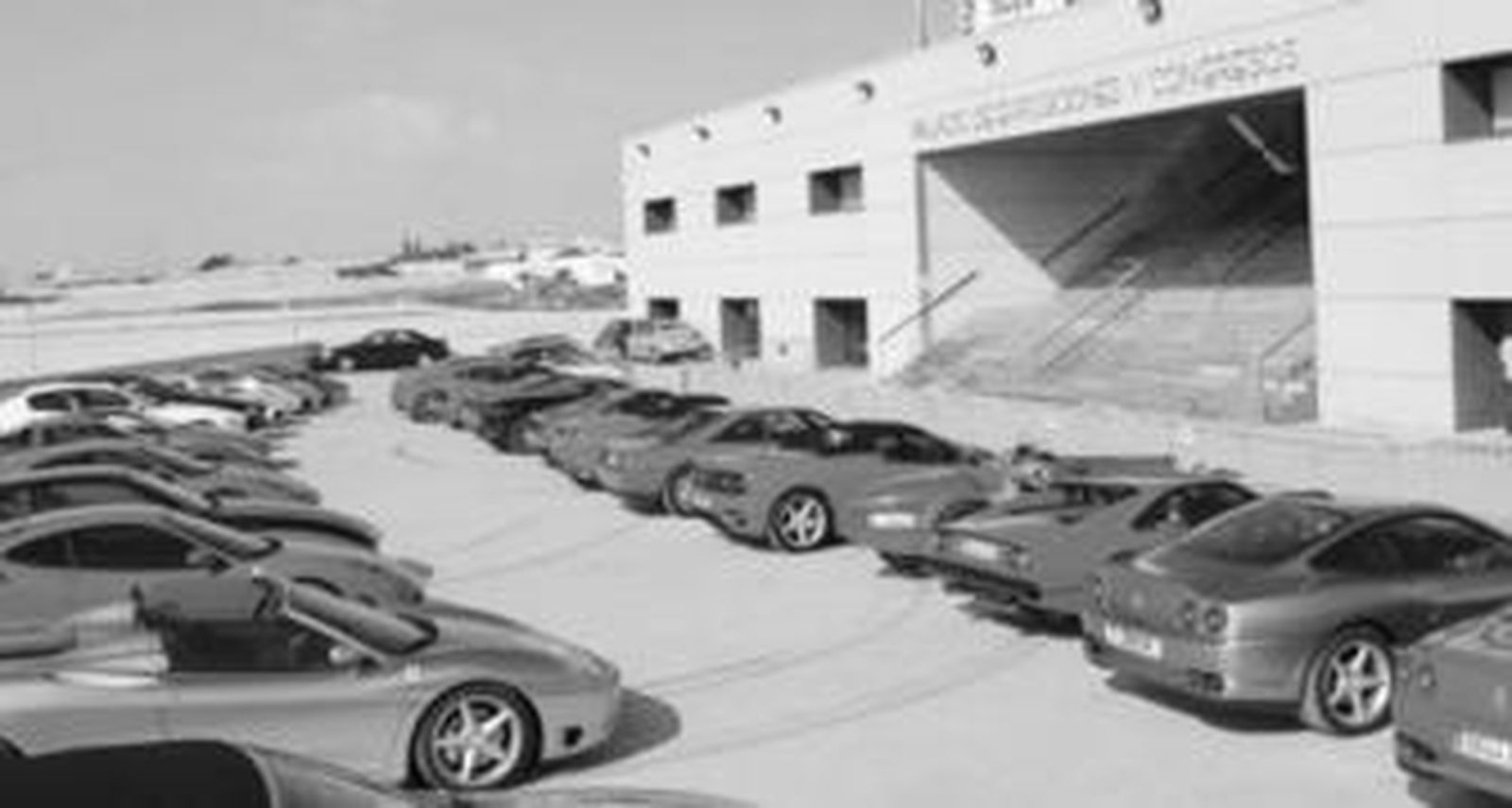 Algunos de los vehículos de alta gama que participarán en el rally.