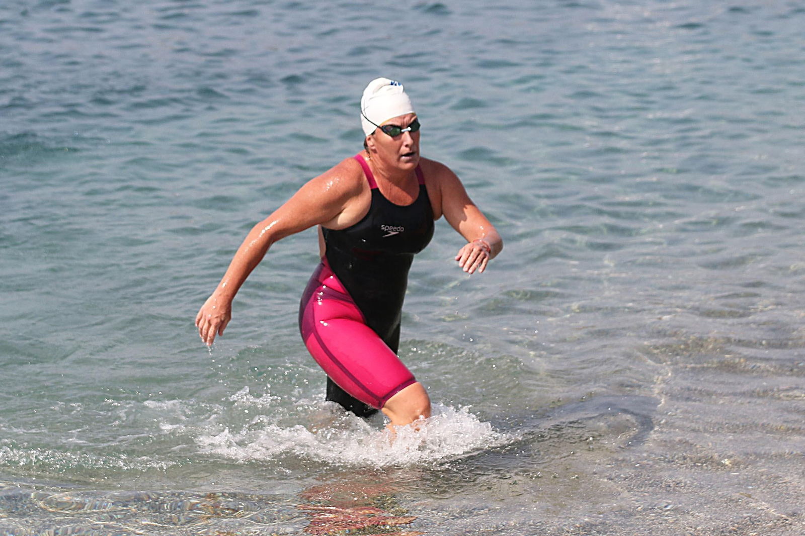 Las imágenes de la Travesía a Nado 'Ciudad de Almería - Carlos Tejada'