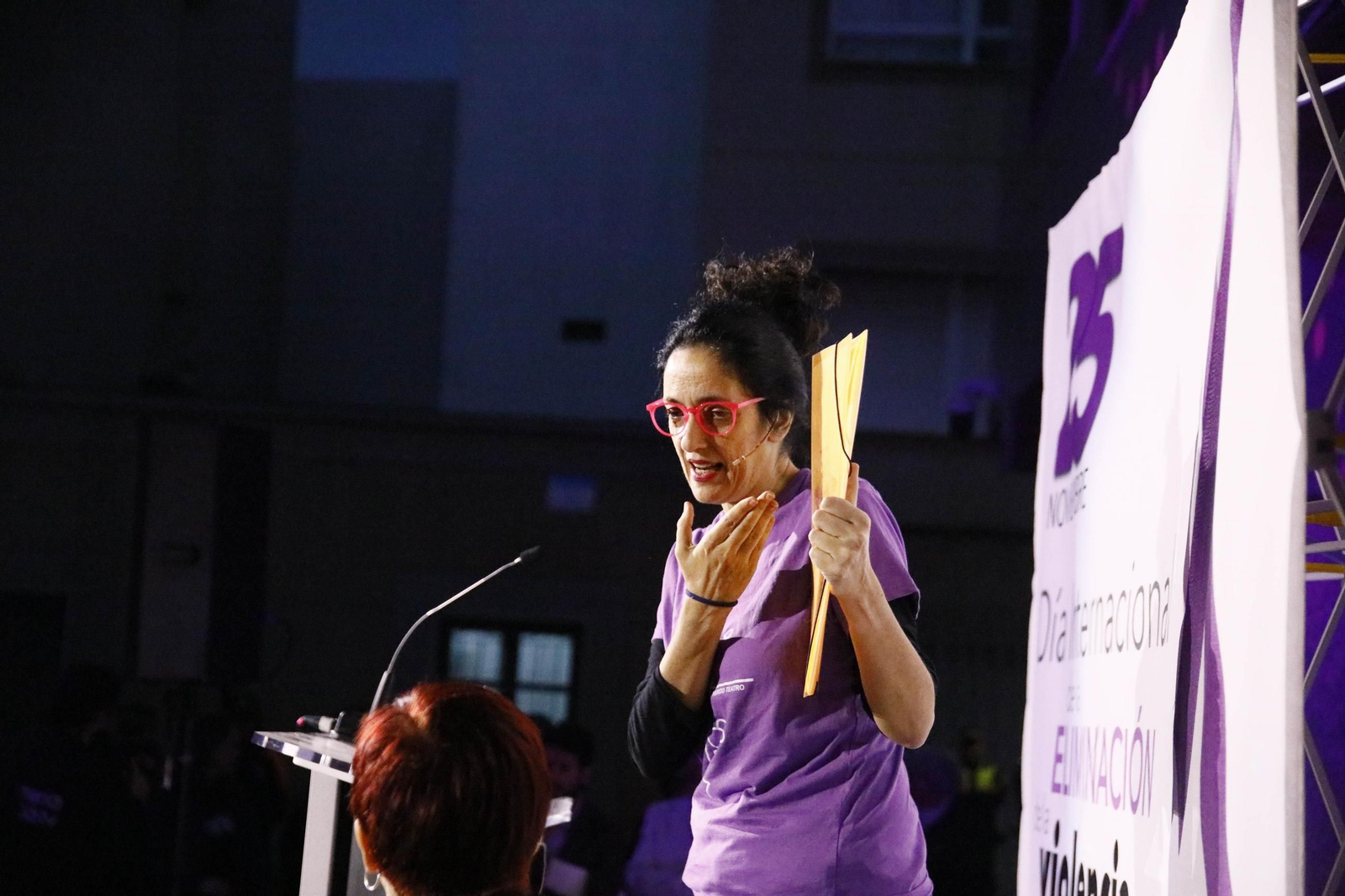 Manifestación por el 25 N en Roquetas de Mar