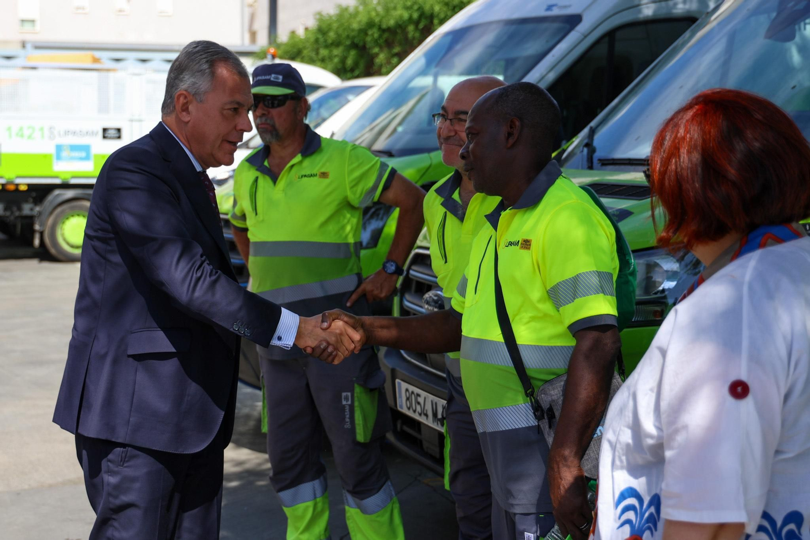José Luis Sazn durante su visita al parque de Lipasam en Sevilla Este.