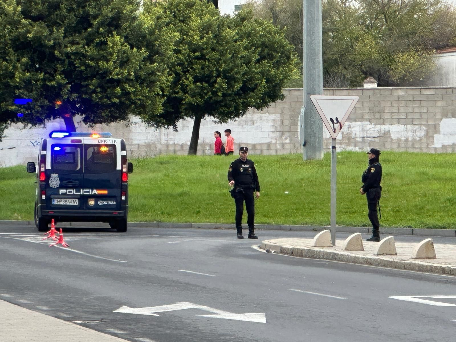 Imágenes de la macrooperación de la Policía Nacional este martes en El Torrejón y Pérez Cubillas: 200 agentes rastrean la zona