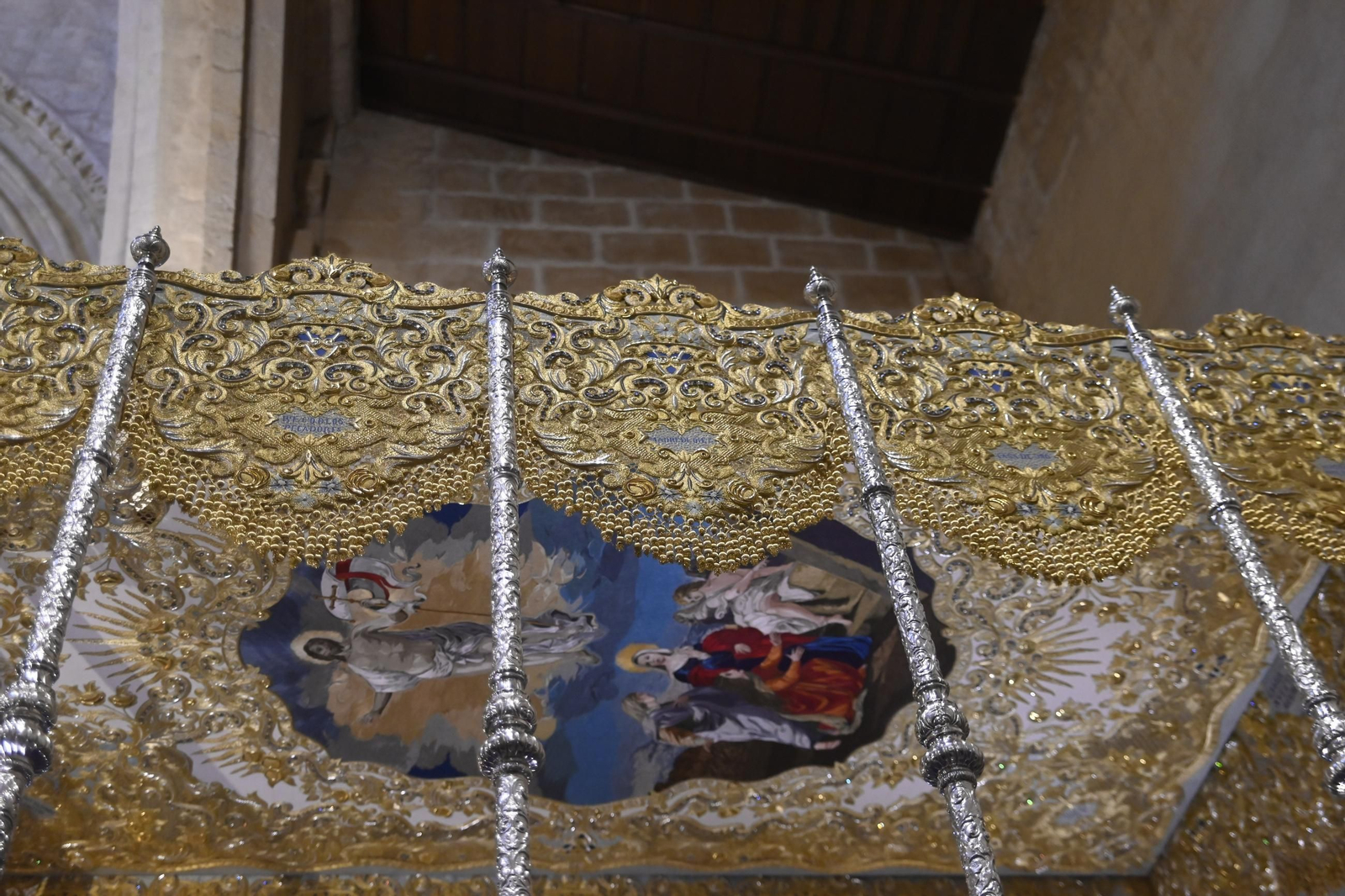 Las mejores imágenes del nuevo palio de la Virgen de la Alegría de Córdoba