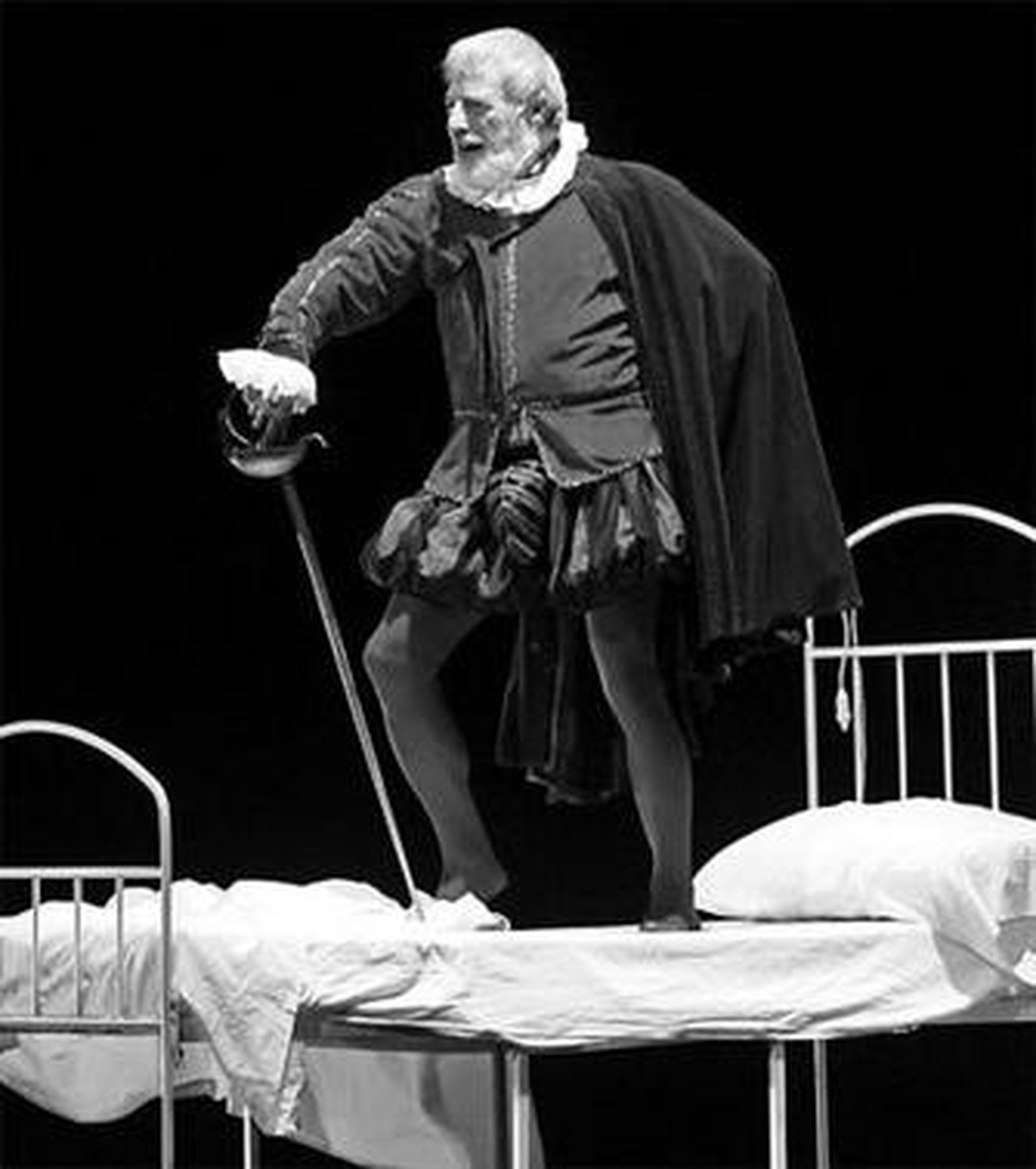 Una escena de la obra de teatro 'La sombra del Tenorio'.