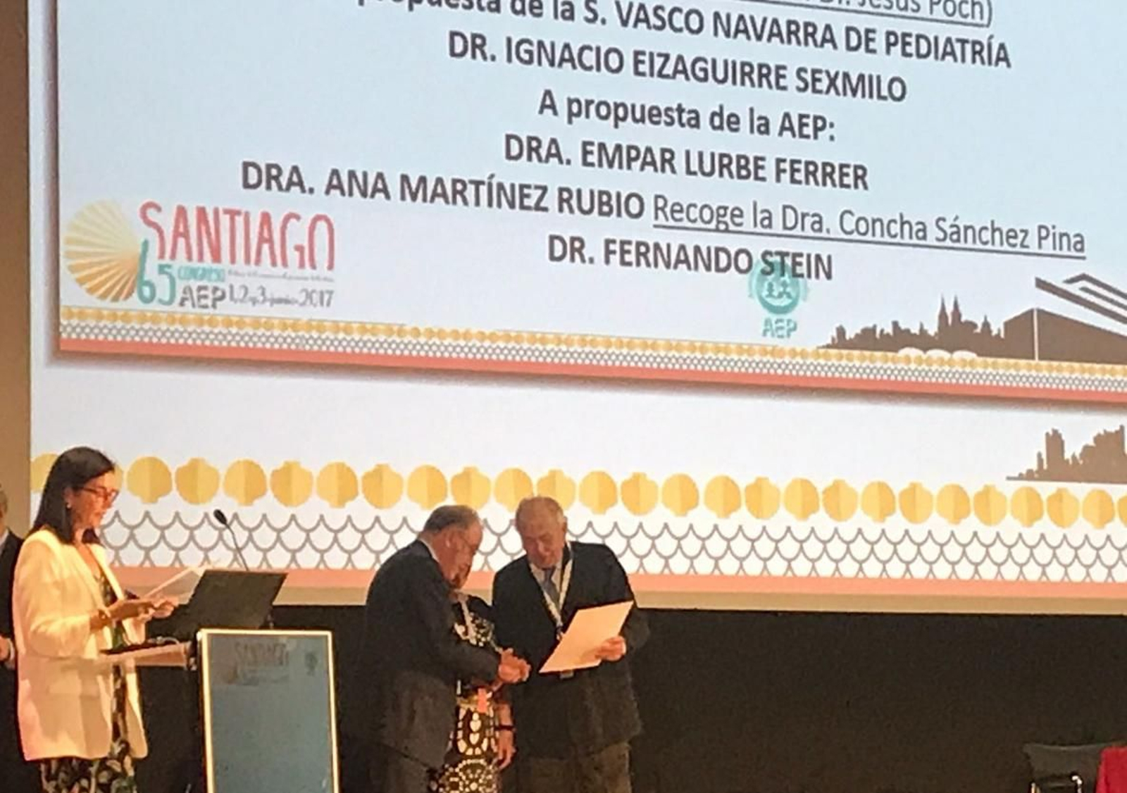 José Luis Lechuga, a la derecha, en el acto celebrado en Santiago.