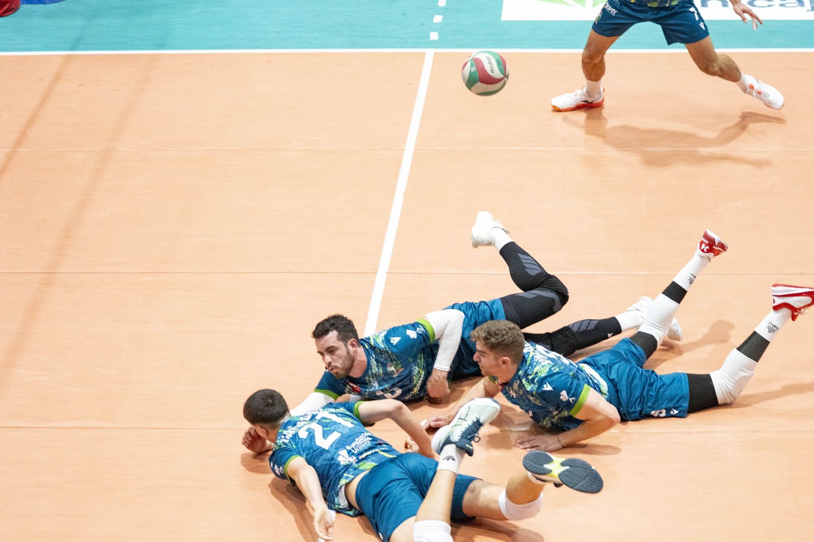 Las imágenes del partido entre Unicaja Costa de Almería y Pamesa Teruel de Superliga de voleibol