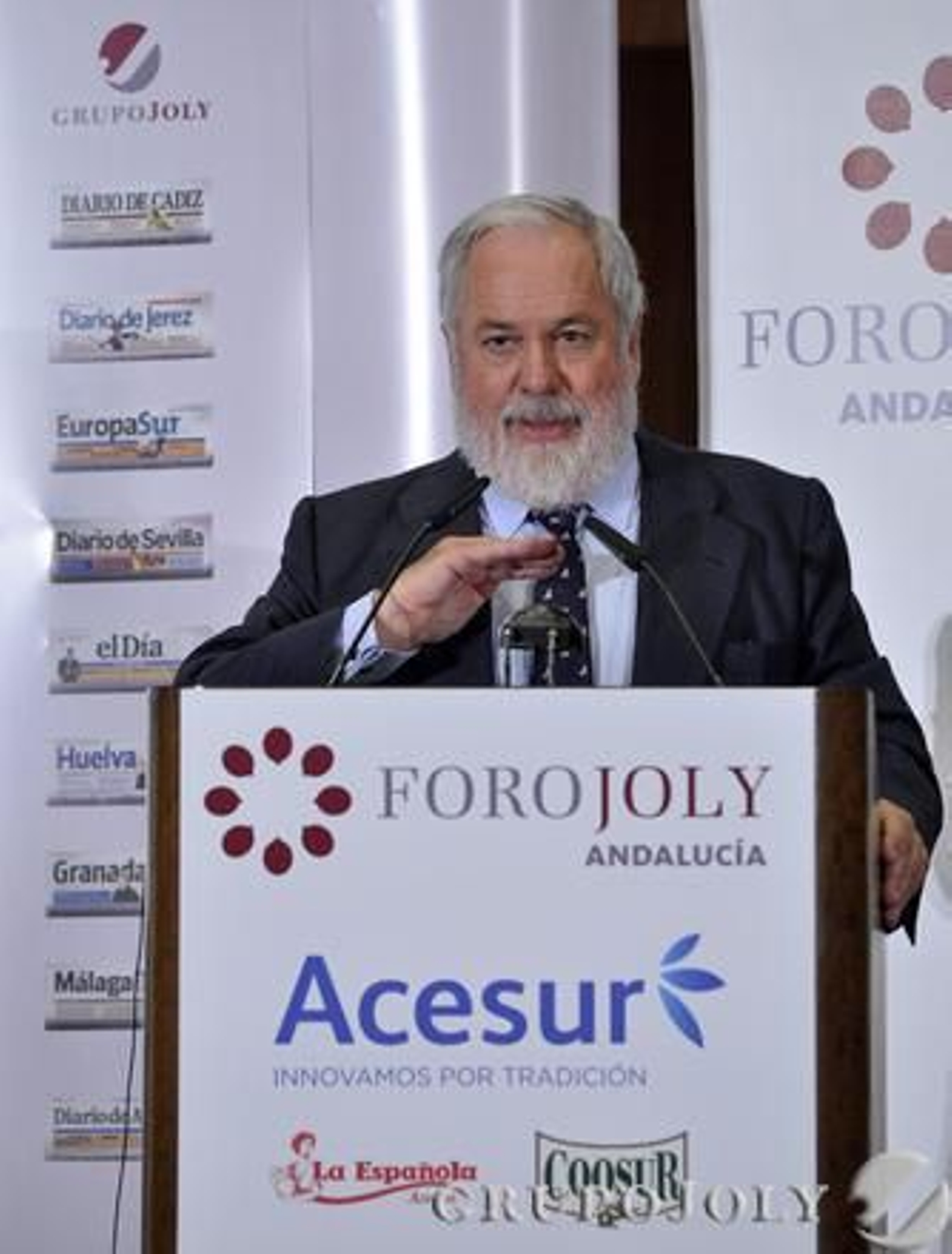 El ministro de Agricultura, Miguel Arias Cañete, durante su intervención en el Foro Joly. / Manuel Gómez