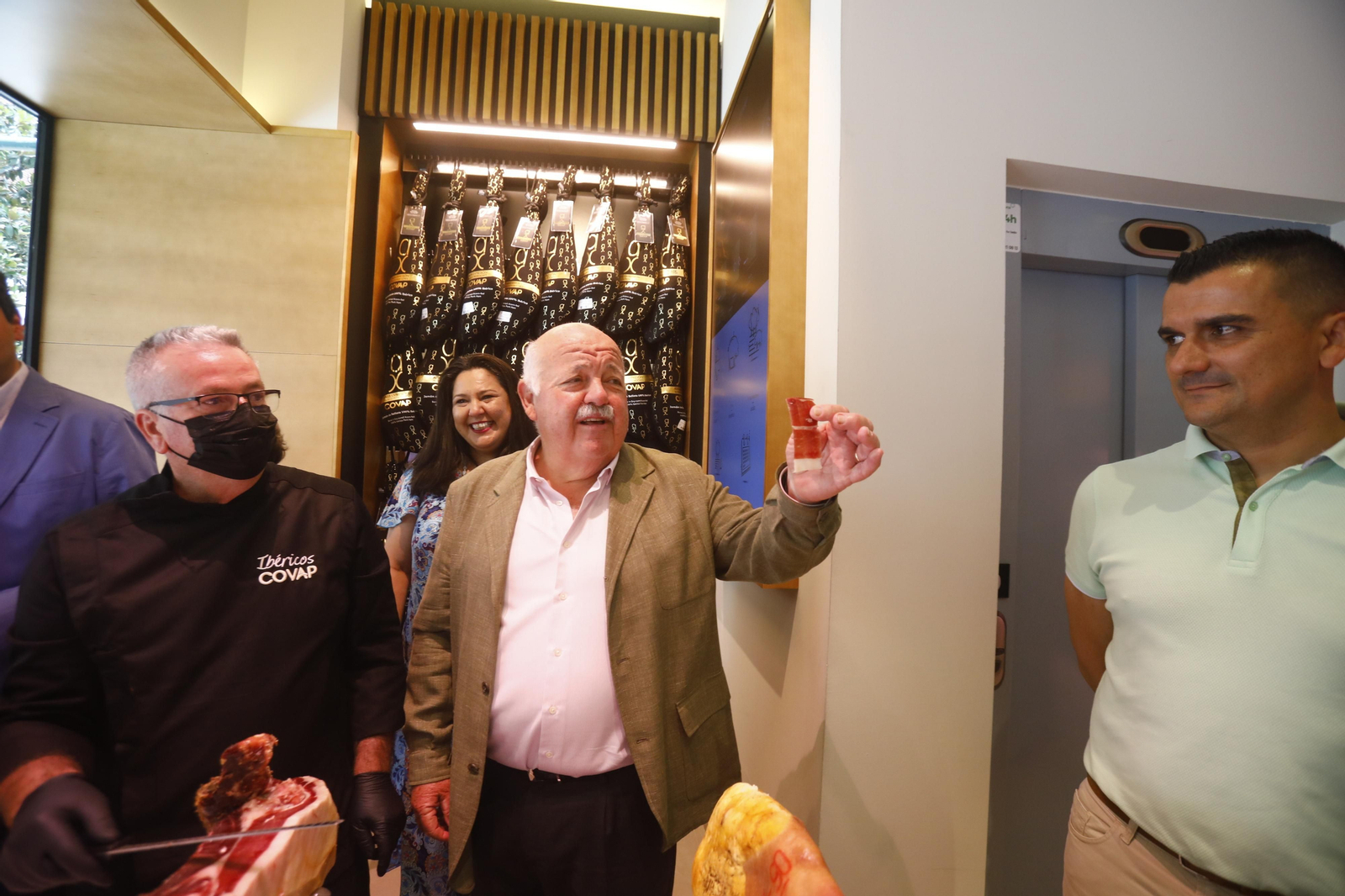 La inauguración de D'Tapas, de Covap, en Córdoba, en imágenes