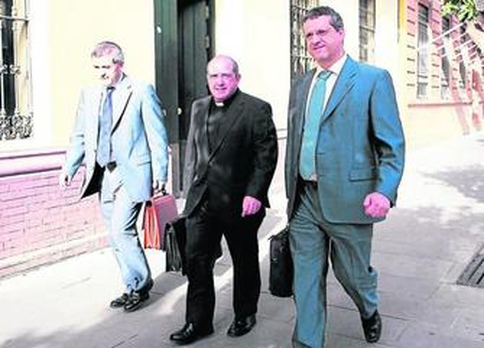 Cabezas, Gómez Sierra y Rich, el día del acuerdo del Oriza, en Sevilla.