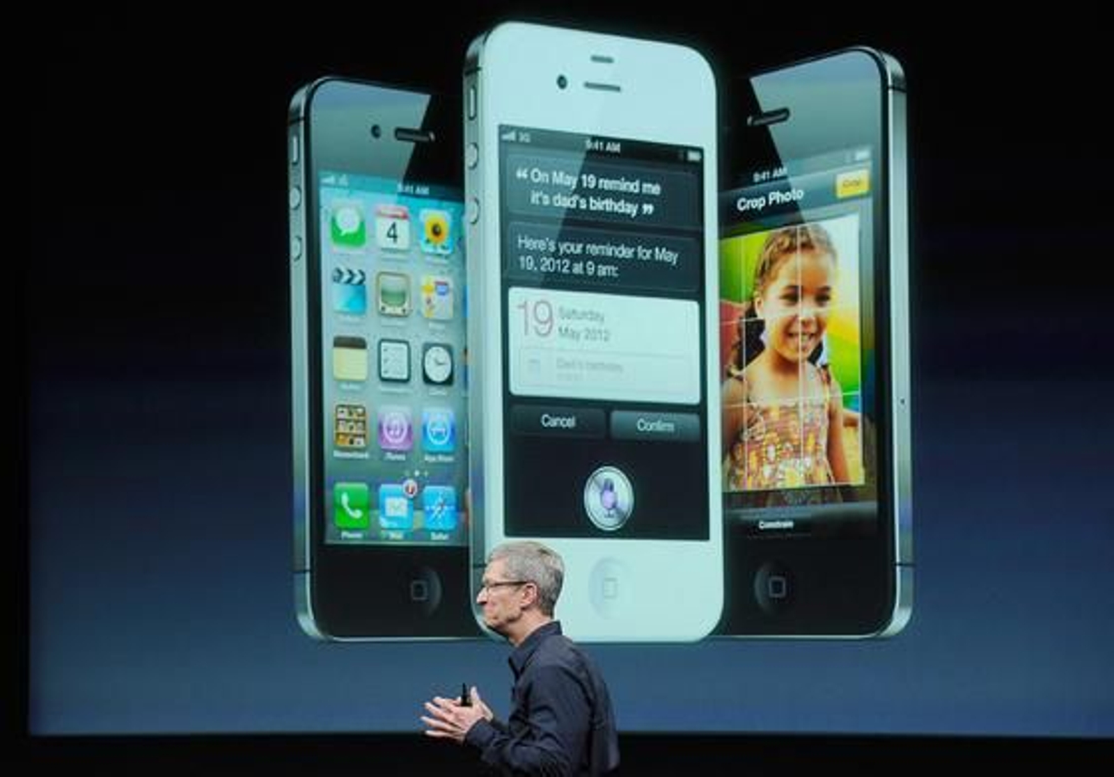 Tim Cook presenta las mejoras del iPhone 4S.  Foto: AFP/Reuters