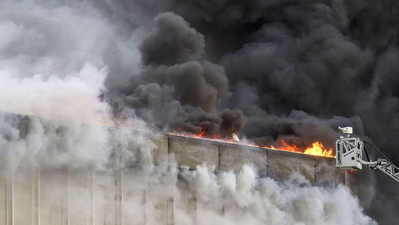 Un incendio provoca graves daños en la fábrica de Campofrío en Burgos