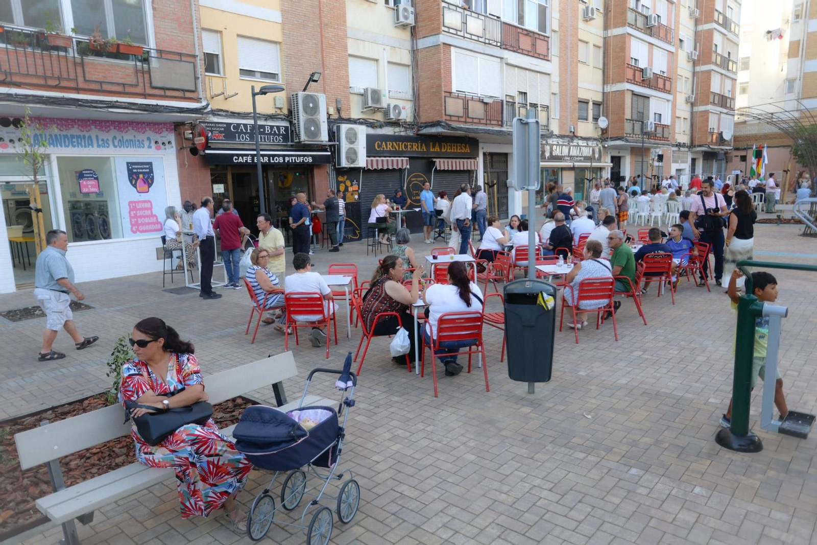 Imágenes de la inauguración de la remodelación de la zona de la antigua Fábrica de Harina en el Barrio de Las Colonias