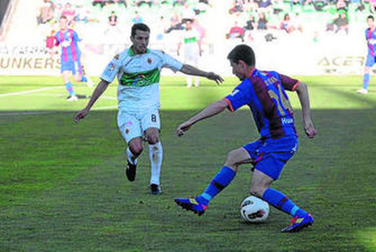 Omar Ramos hace una bicicleta el pasado domingo en Elche.