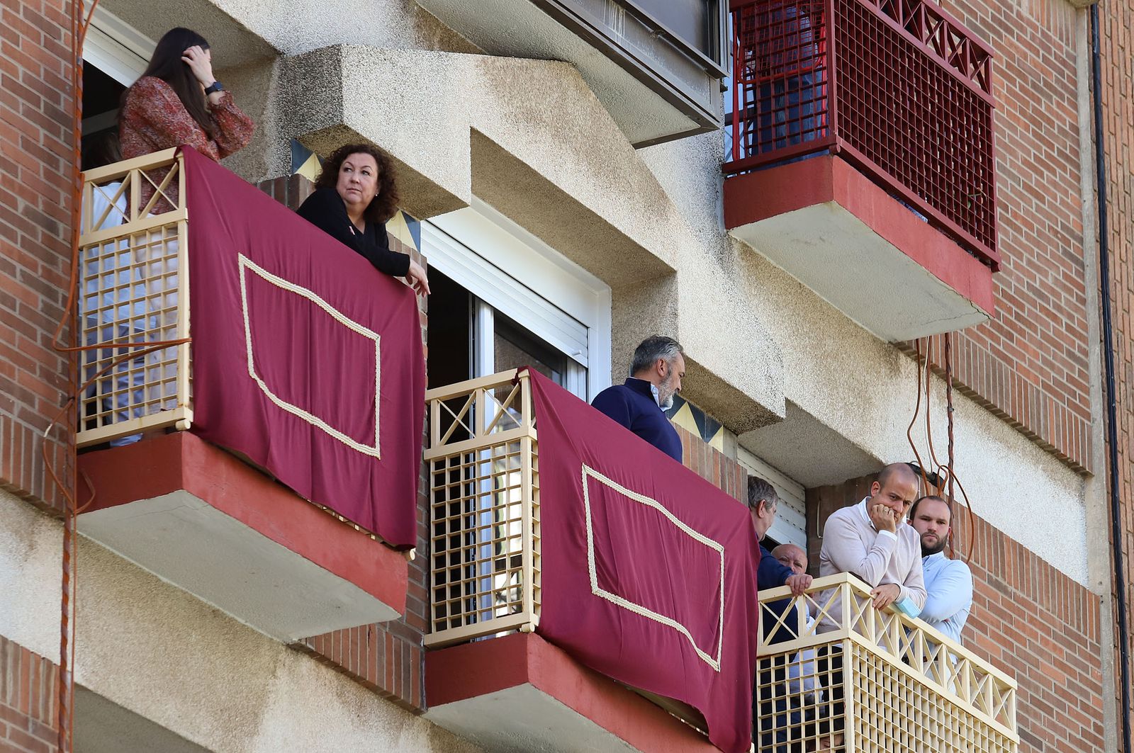 Ambiente en las calles de Huelva para ver la Legión junto al Cristo de la Vera+Cruz
