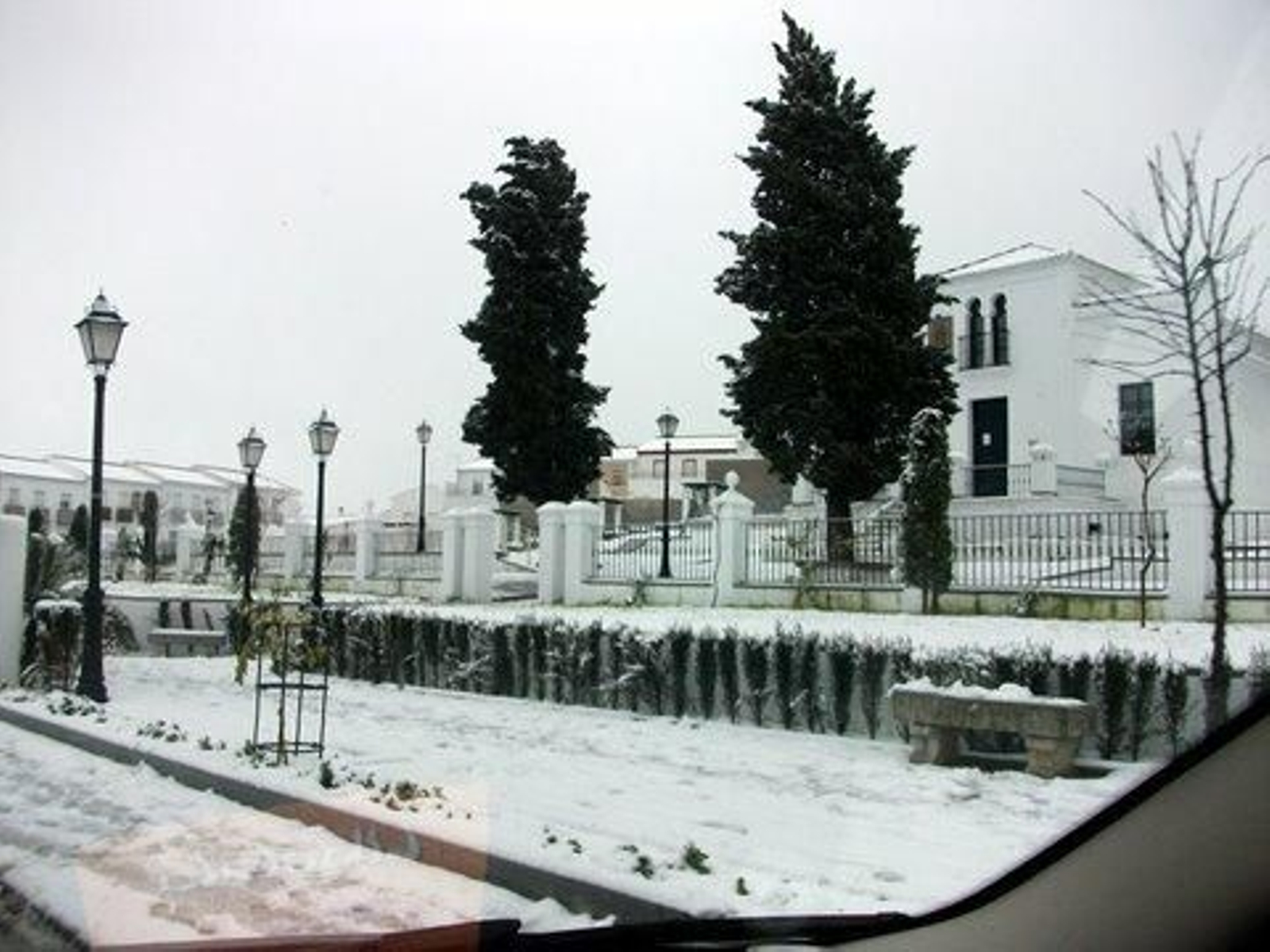 El pueblo de Castiblanco repleto de nieve./ Antonio Barea Sánchez