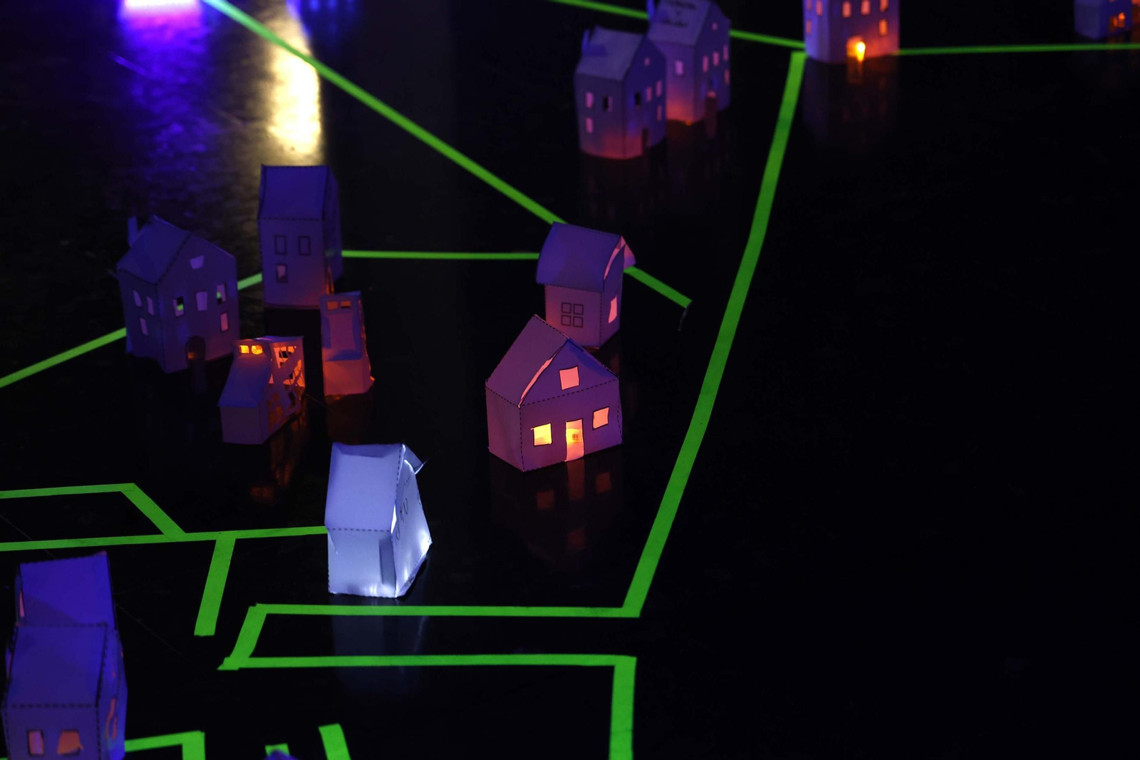 Fotos de los jardines mágicos de la Noche en Blanco de La Línea