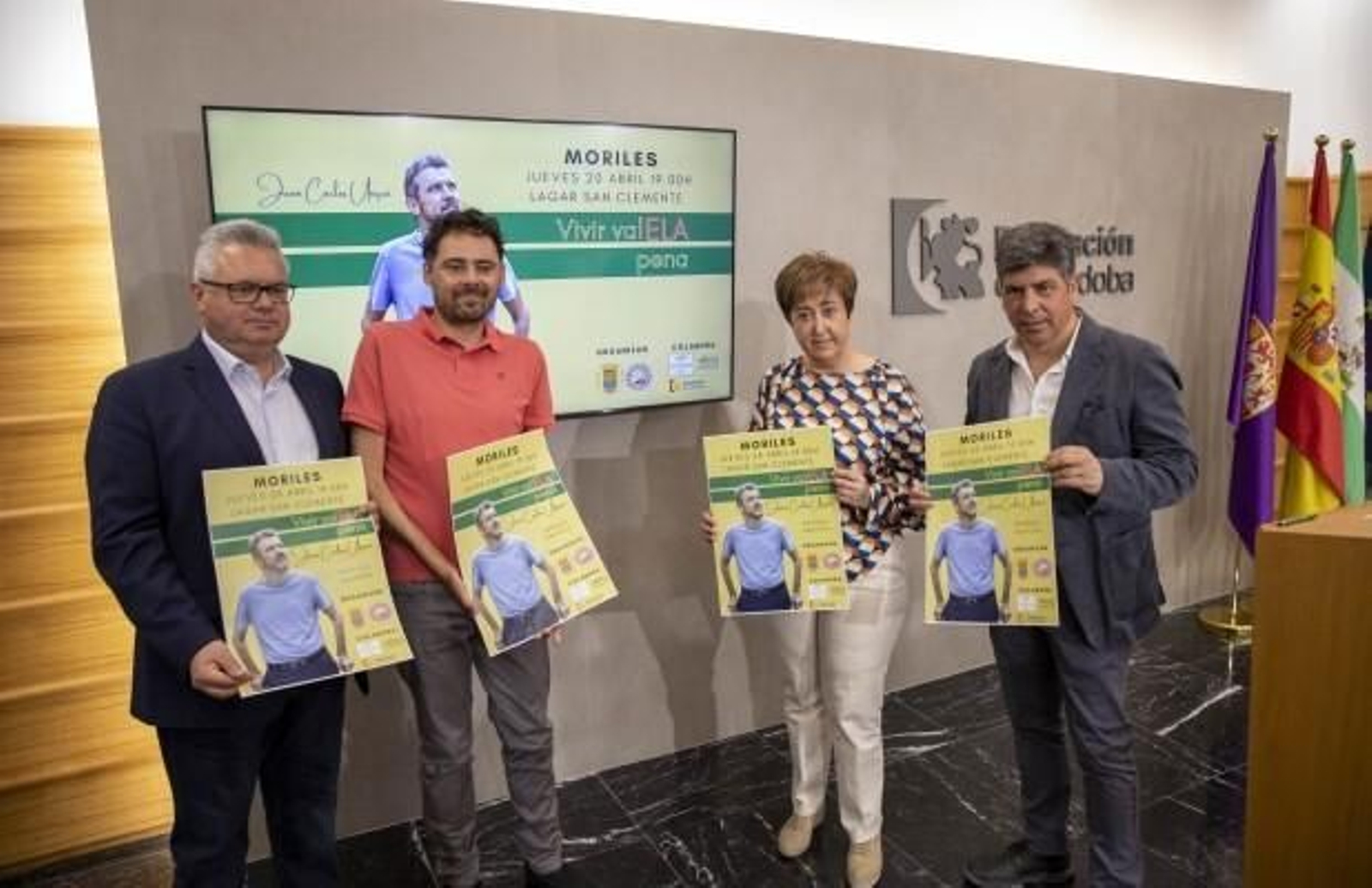 Las autoridades, durante la presentación de la gala.