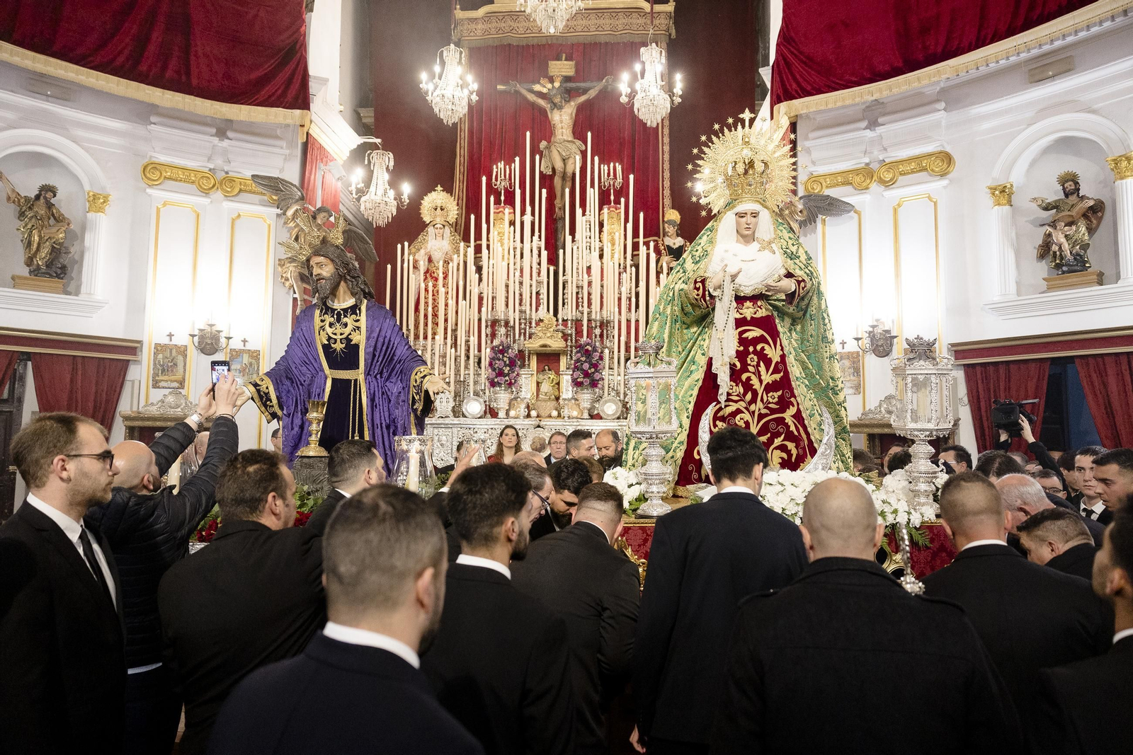 Las imágenes del traslado de la cofradía del Huerto a la iglesia de Santa Catalina
