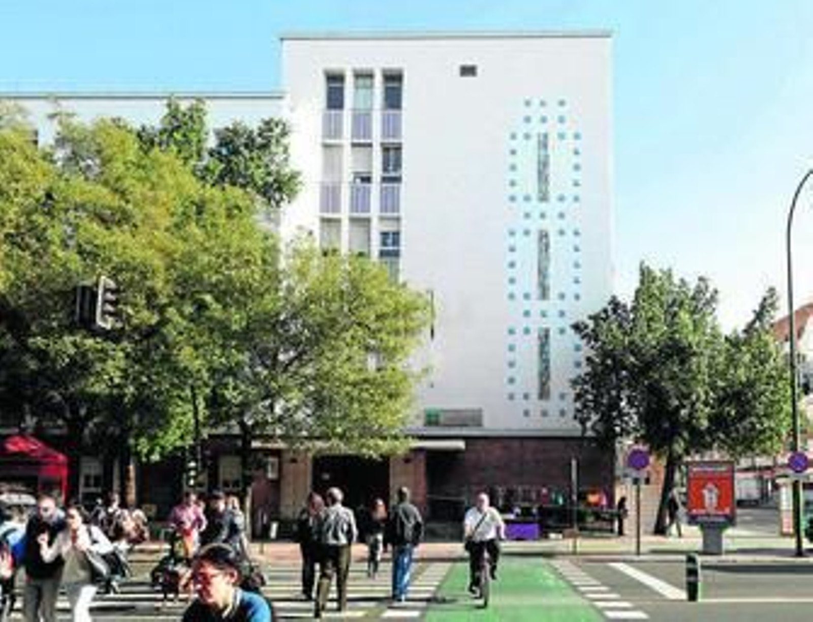 El centro de especialidades Esperanza Macarena ubicado en María Auxiliadora, donde se traslado el equipo.