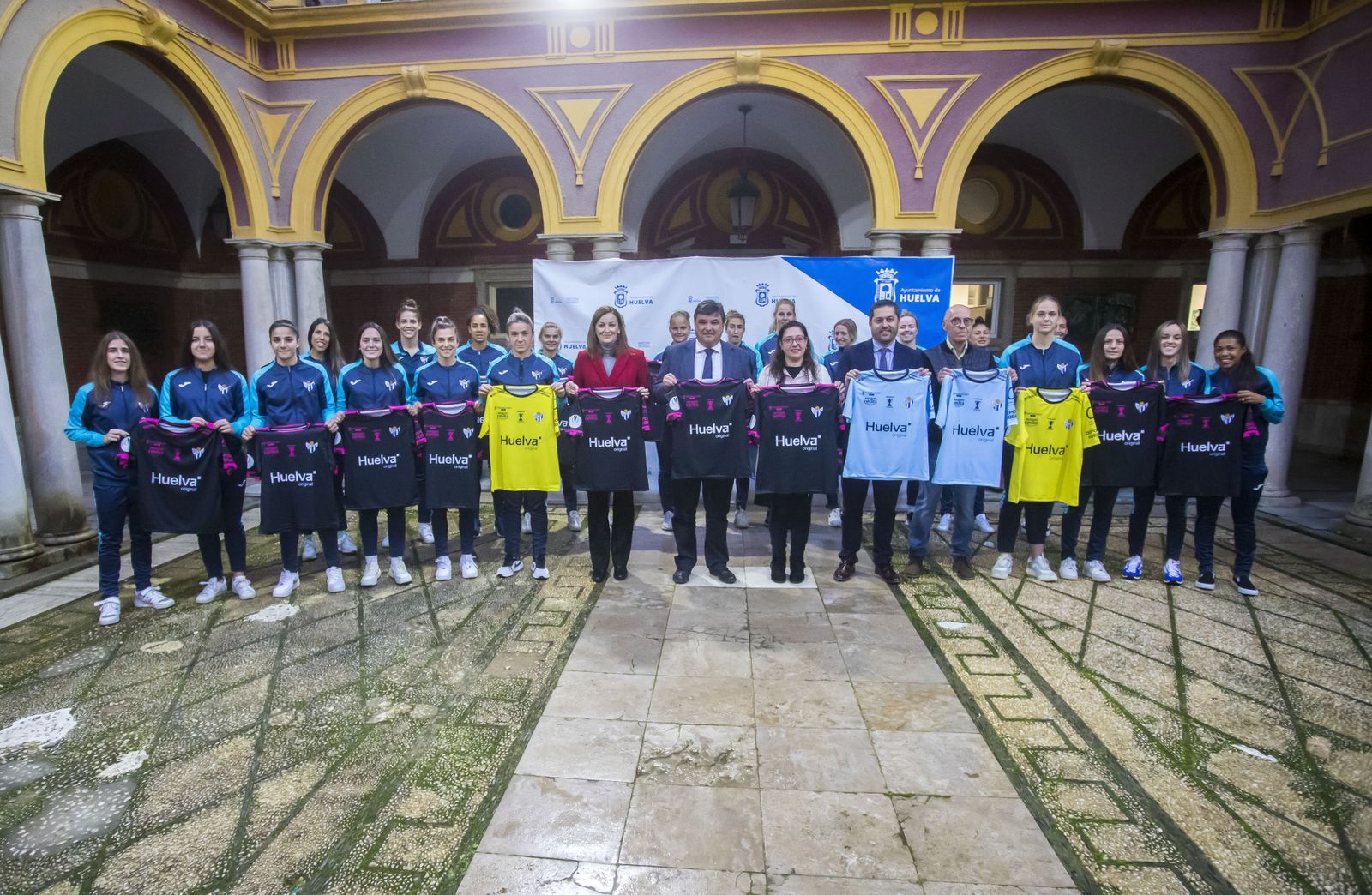 Presentación de las nuevas equipaciones del Sporting de Huelva.