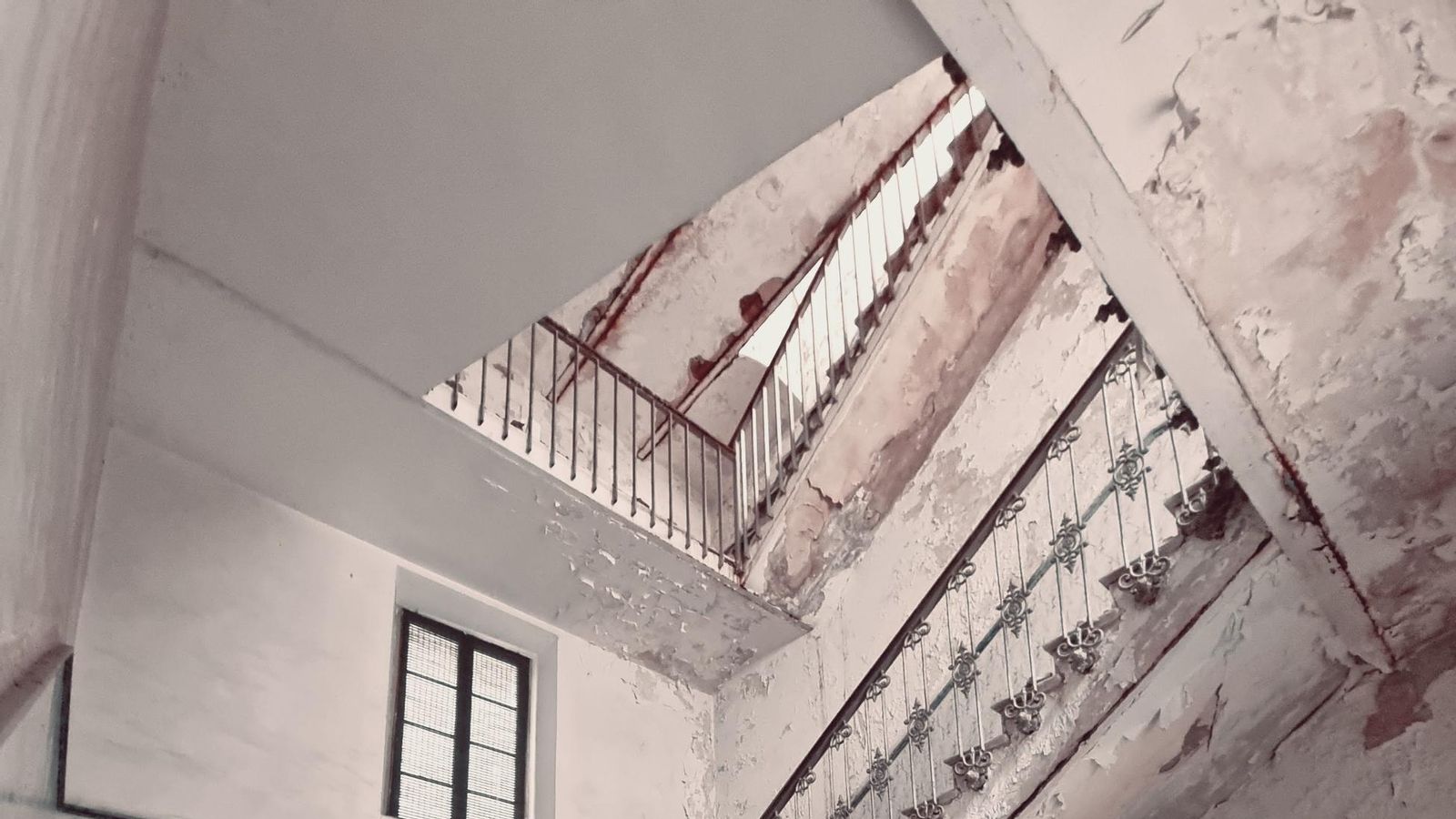 El ruinoso estado del asilo San José en Algeciras.