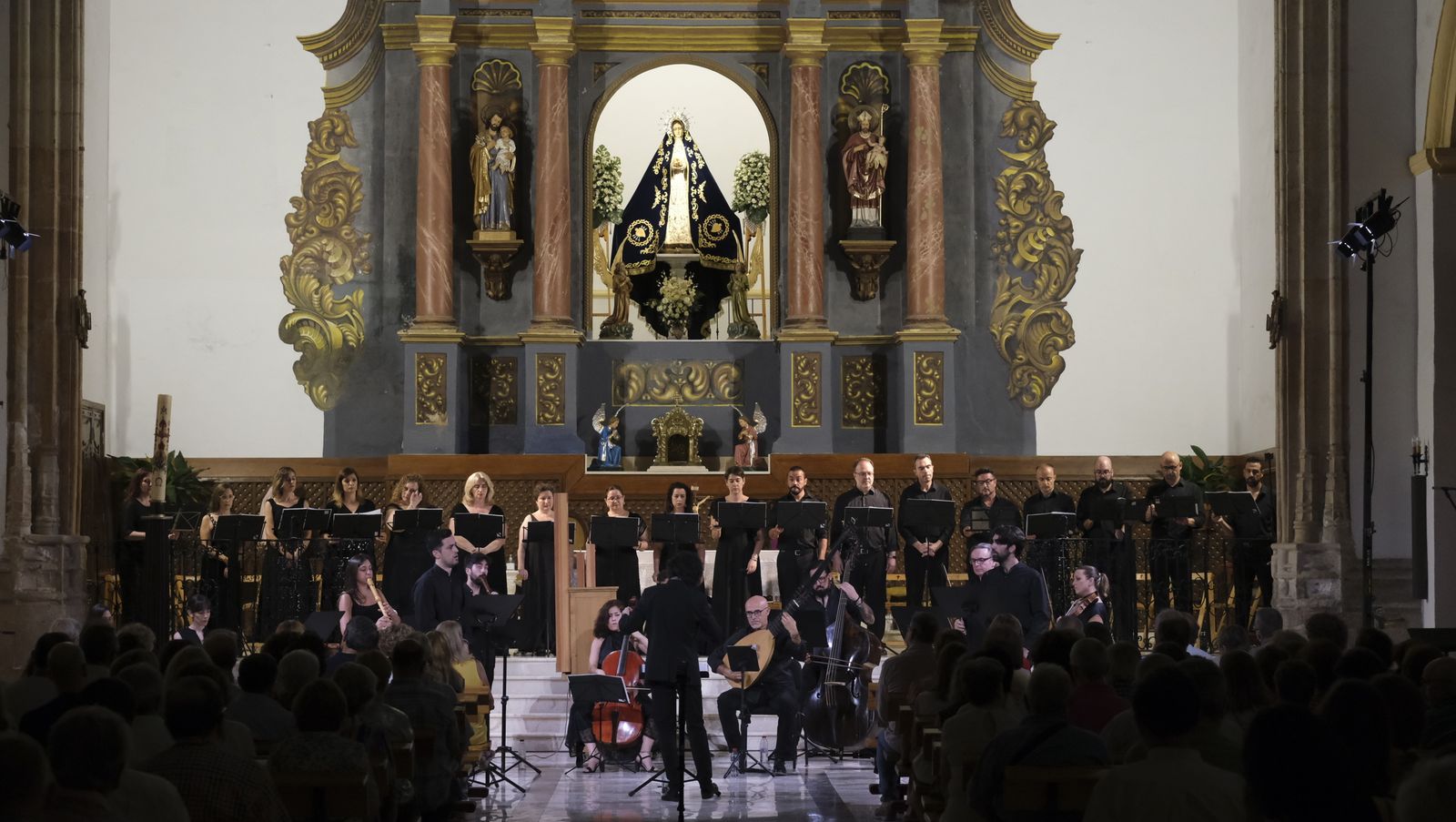 Imágenes de la actuación de Íliber Ensemble y el Coro Tomás Luis de Victoria en el XXI Festival de Música Renacentista y Barroca de Vélez Blanco